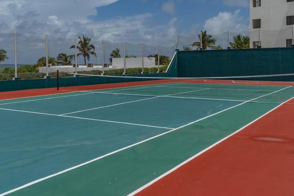 Apartment Exclusive On The Beach, Minimalist, Gym, Pool, Jacuzzi, Balcony Cancún