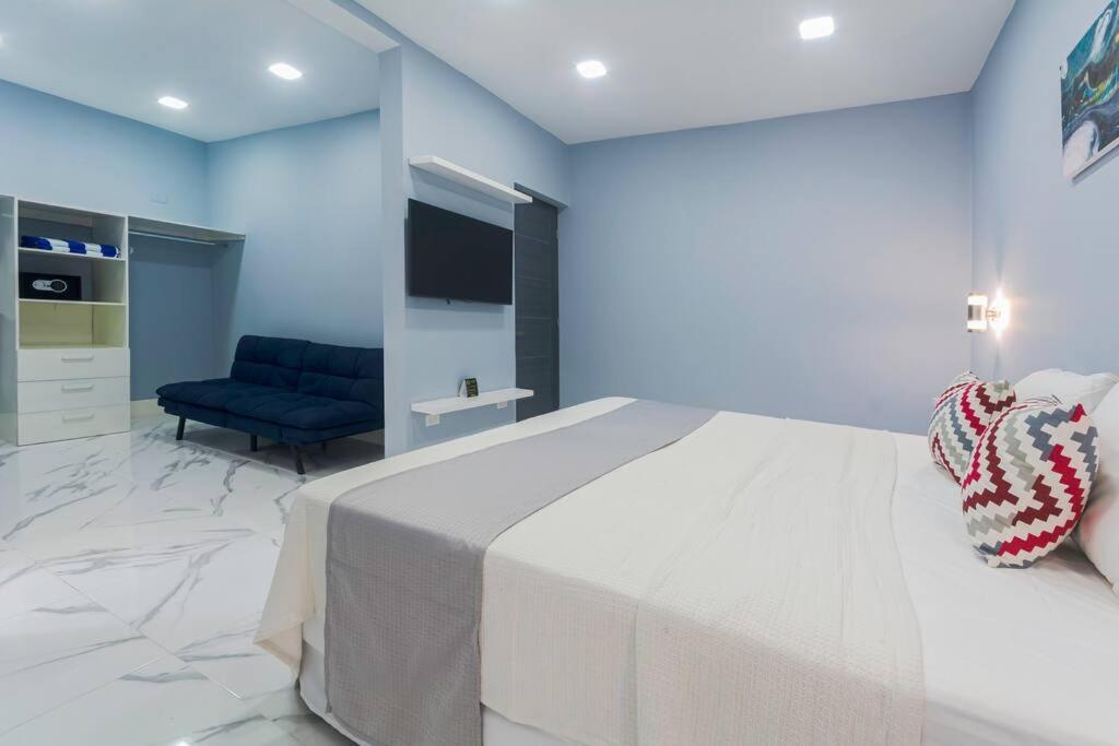 Playa Del Nino And Ferry Isla Mujeres 15 Minutes! Holiday home Cancun