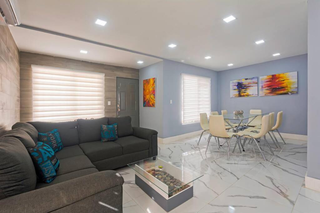 Playa Del Nino And Ferry Isla Mujeres 15 Minutes! Holiday home *