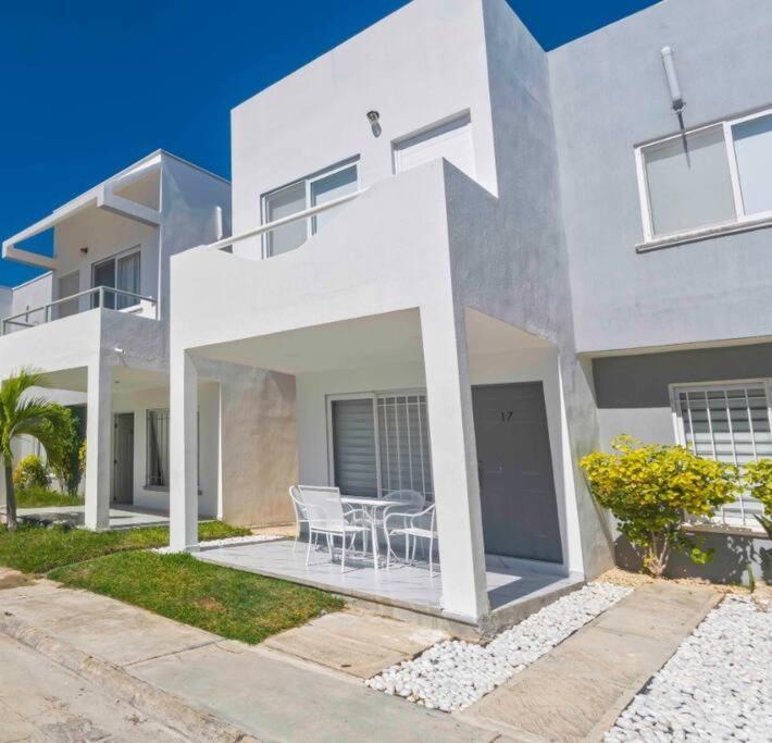 Playa Del Nino And Ferry Isla Mujeres 15 Minutes! Holiday home