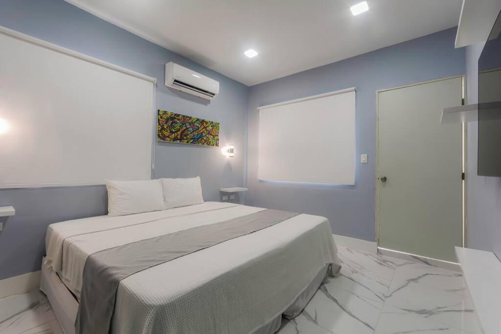 Playa Del Nino And Ferry Isla Mujeres 15 Minutes! Holiday home