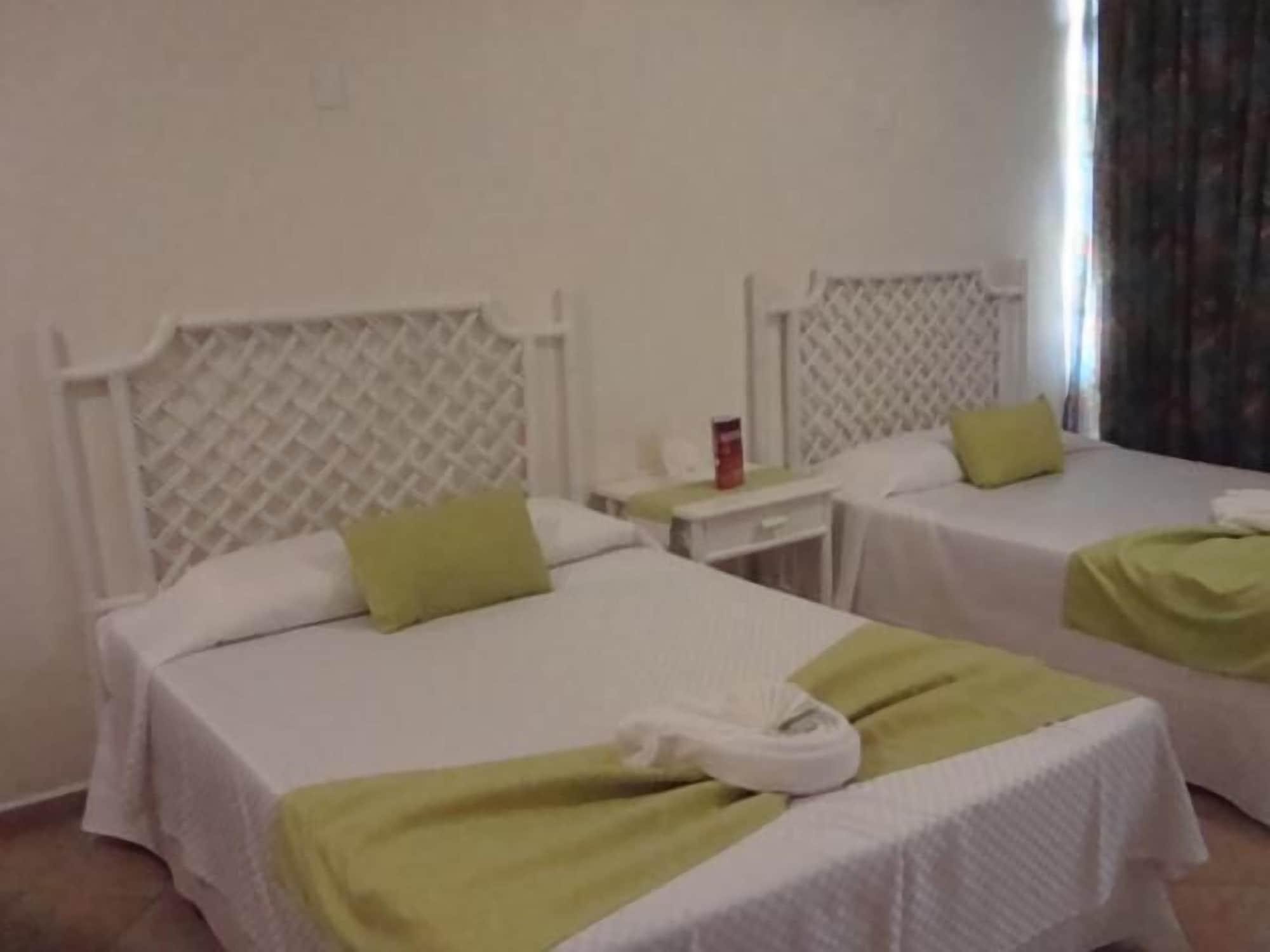 Grand Royal Lagoon Hotel Cancun