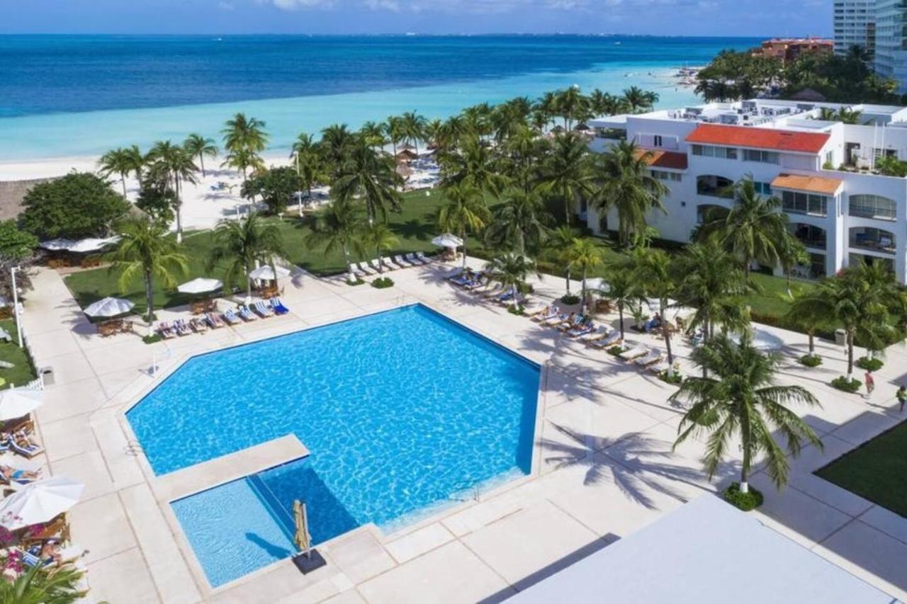 Fantastic Family On The Of Apartment Cancun
