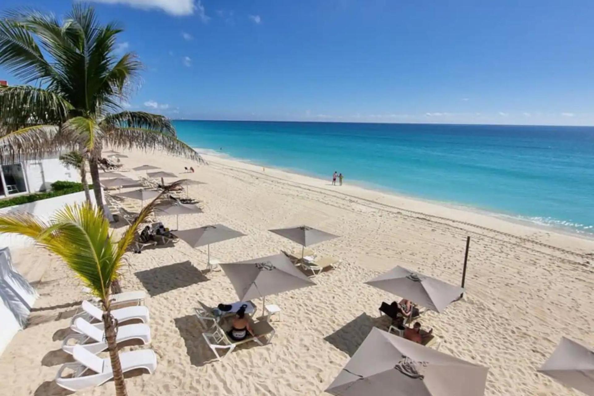 Oceanfront Studio, Magnificent Views Apartment