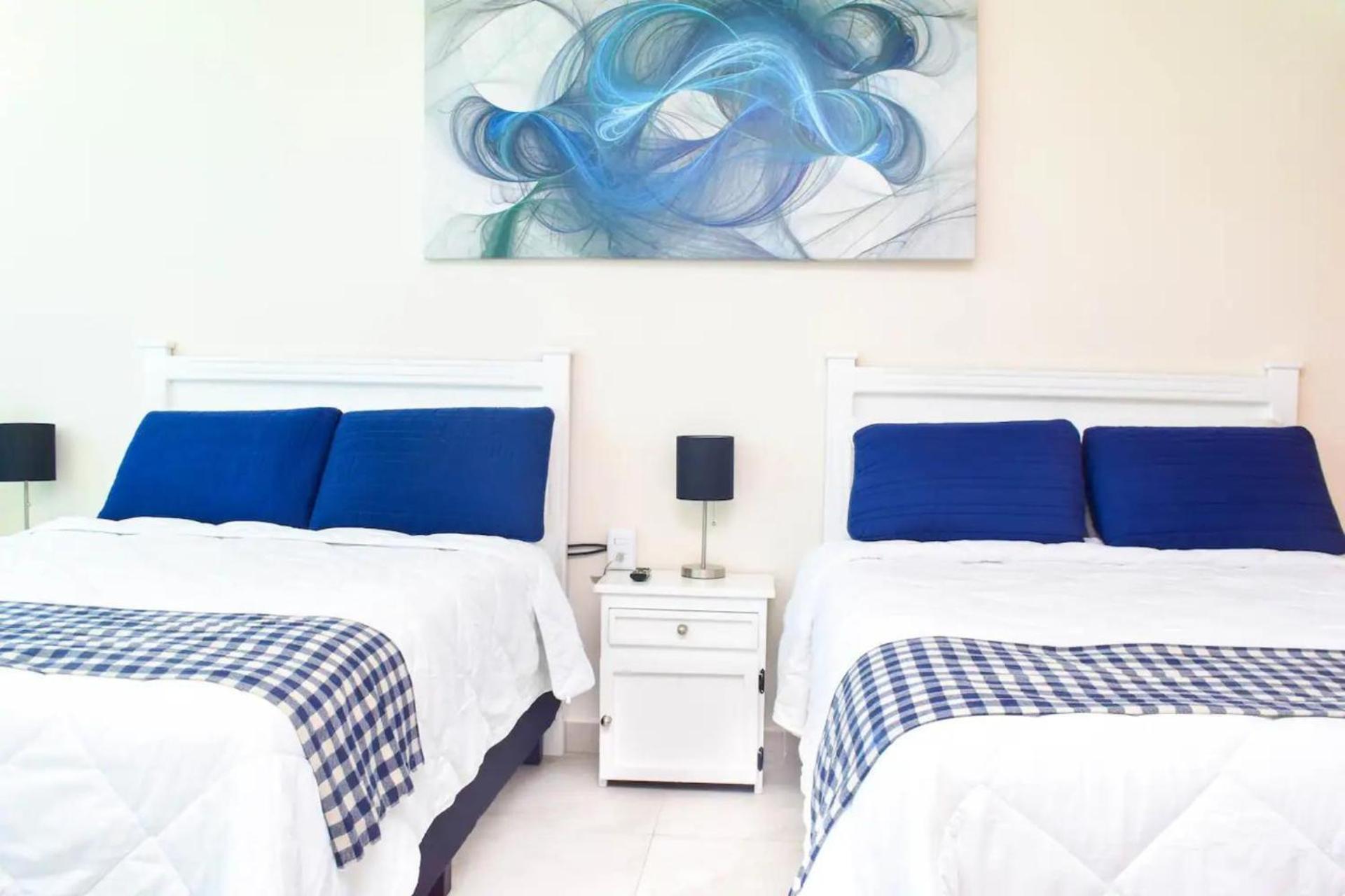 Oceanfront Studio, Magnificent Views Apartment