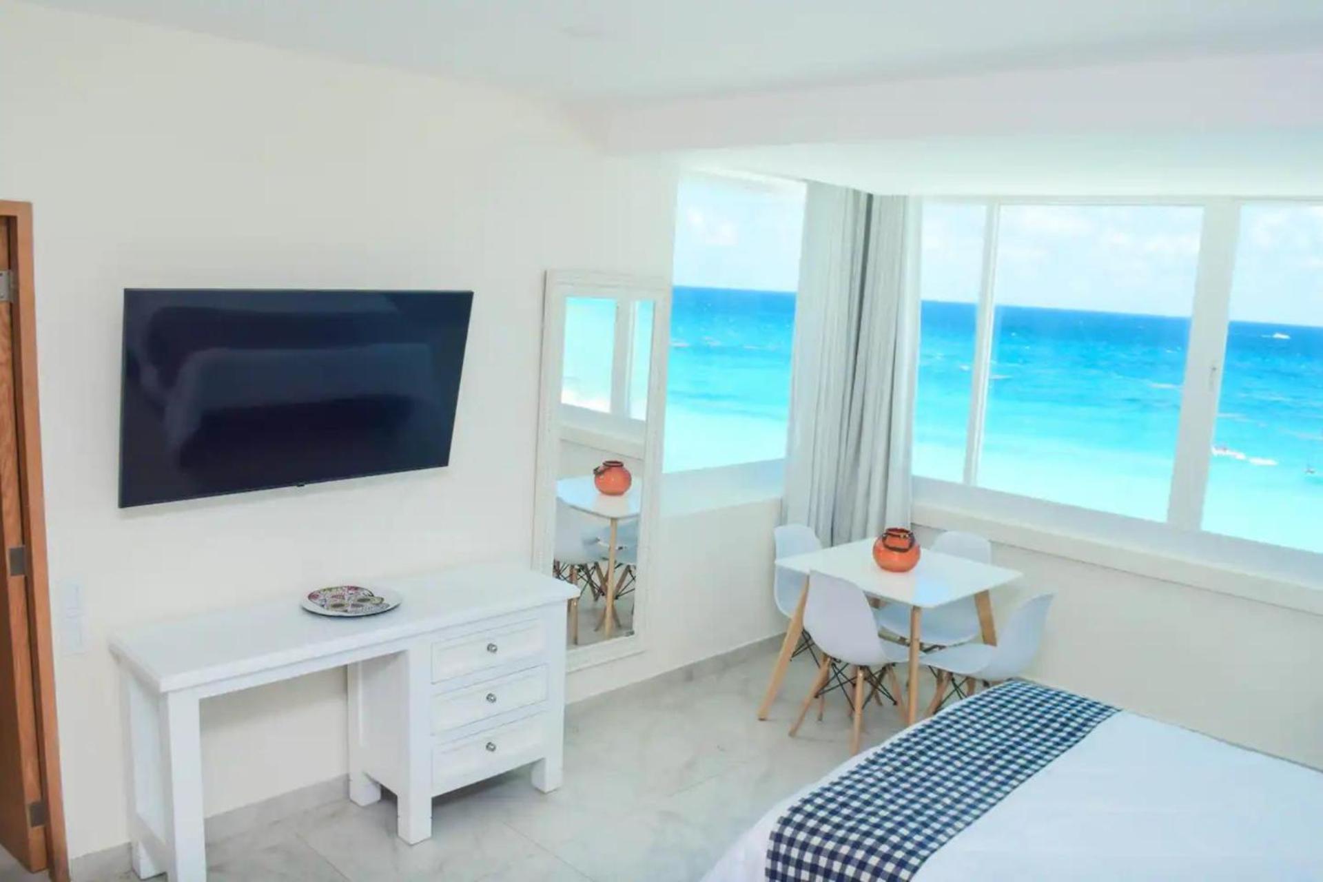 Oceanfront Studio, Magnificent Views *