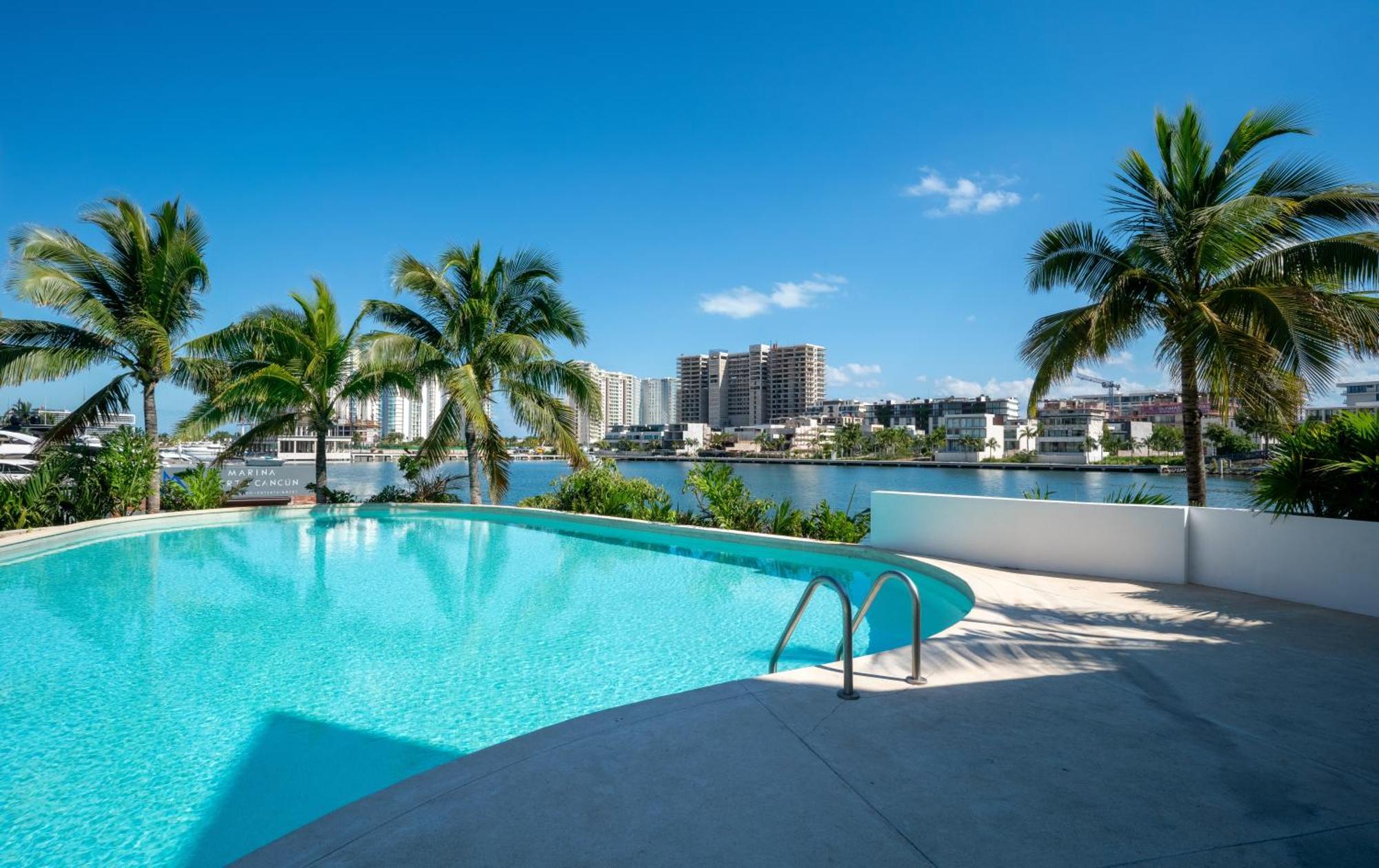 3br Luxury Oceanfront W Pool, Gym & Views Apartment Cancun