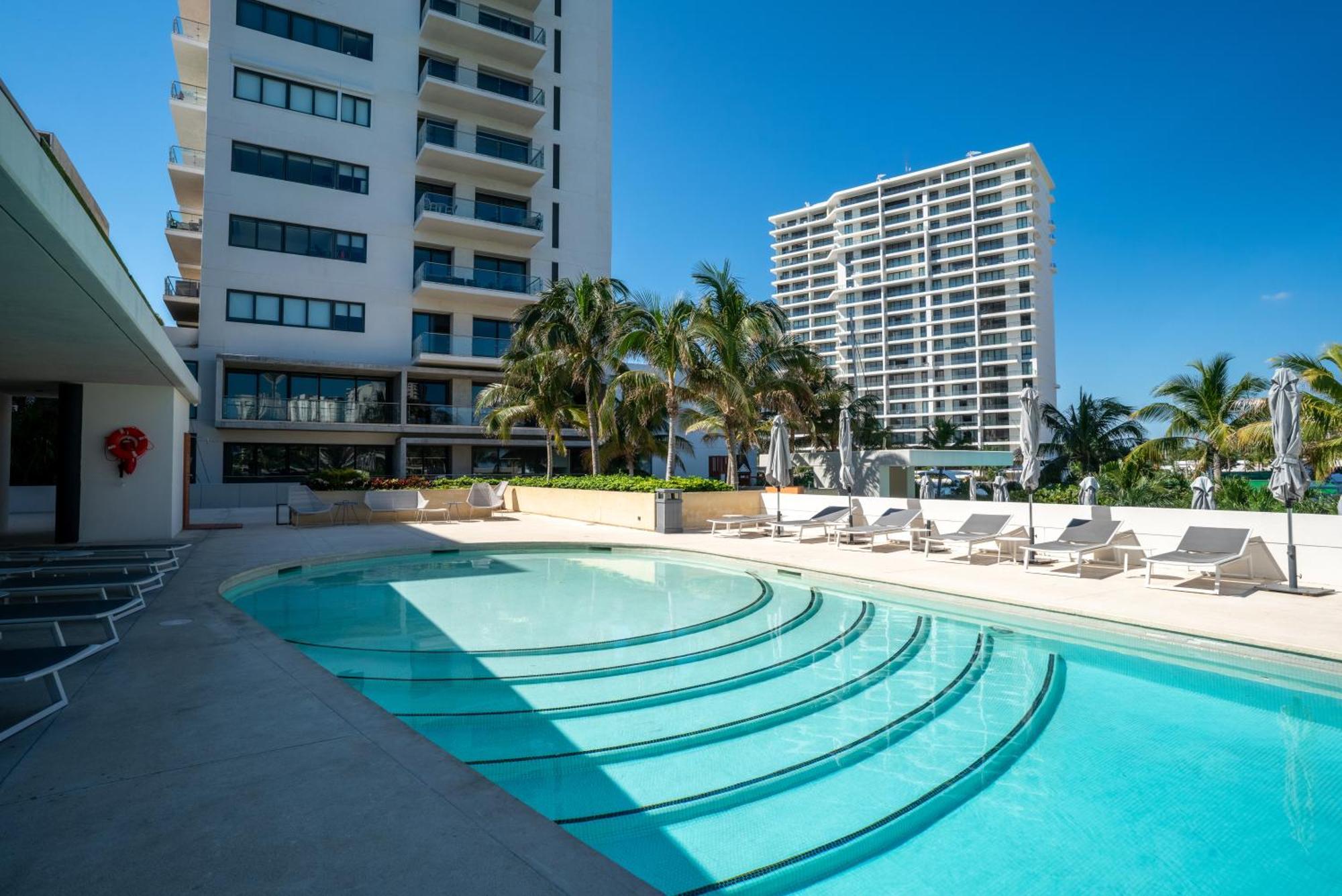 3br Luxury Oceanfront W Pool, Gym & Views * Cancun