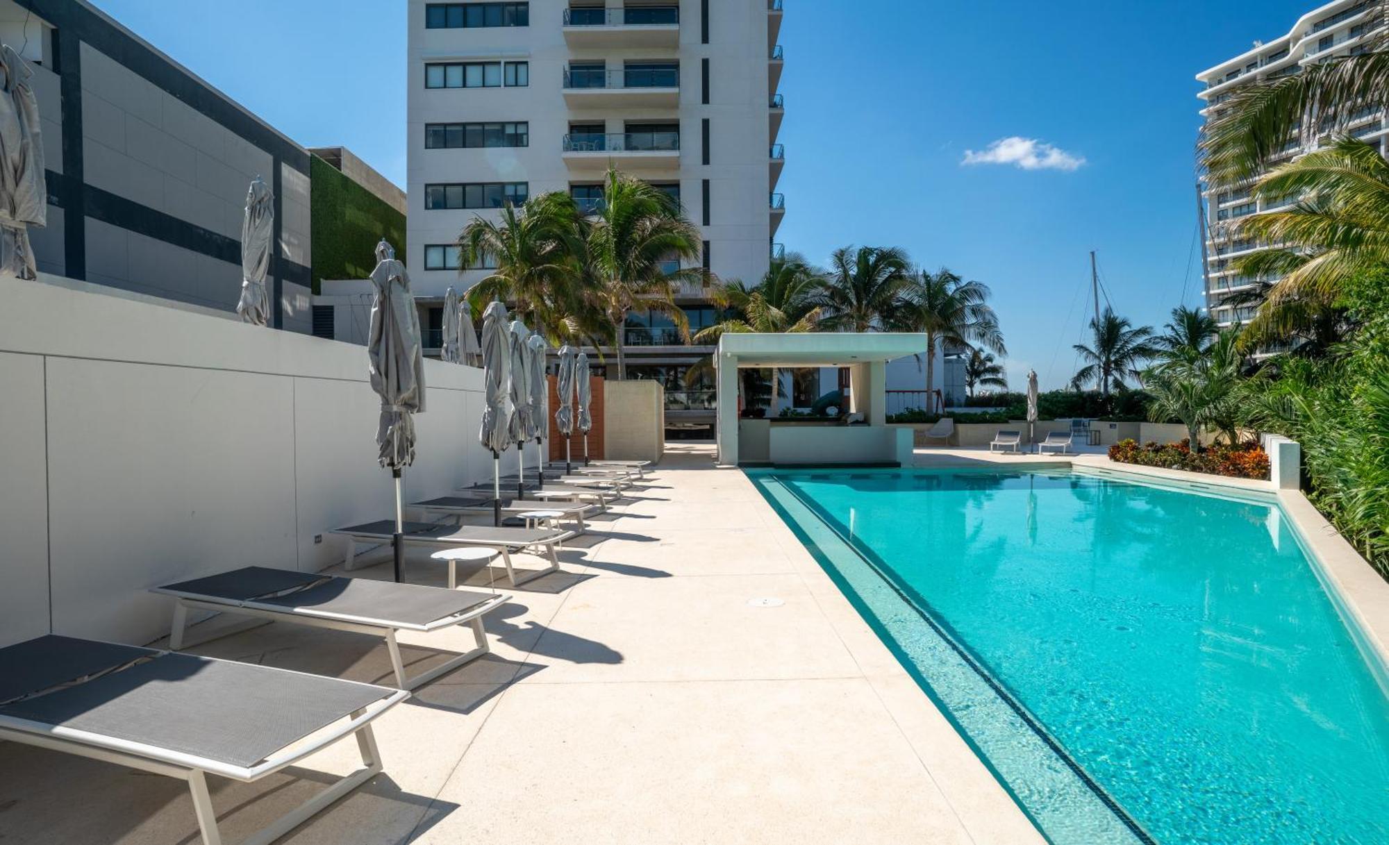 3br Luxury Oceanfront W Pool, Gym & Views *