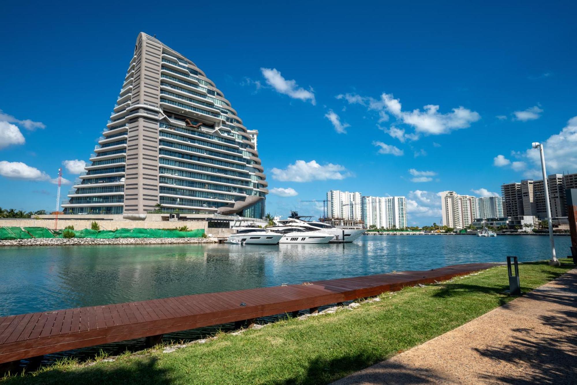 Apartment 3br Luxury Oceanfront W Pool, Gym & Views Cancun