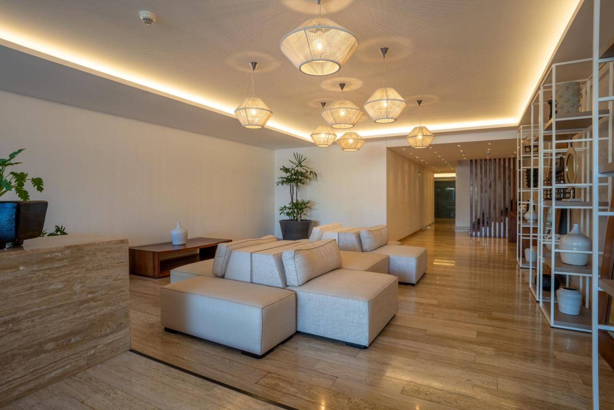 Apartment 3br Luxury Oceanfront W Pool, Gym & Views *