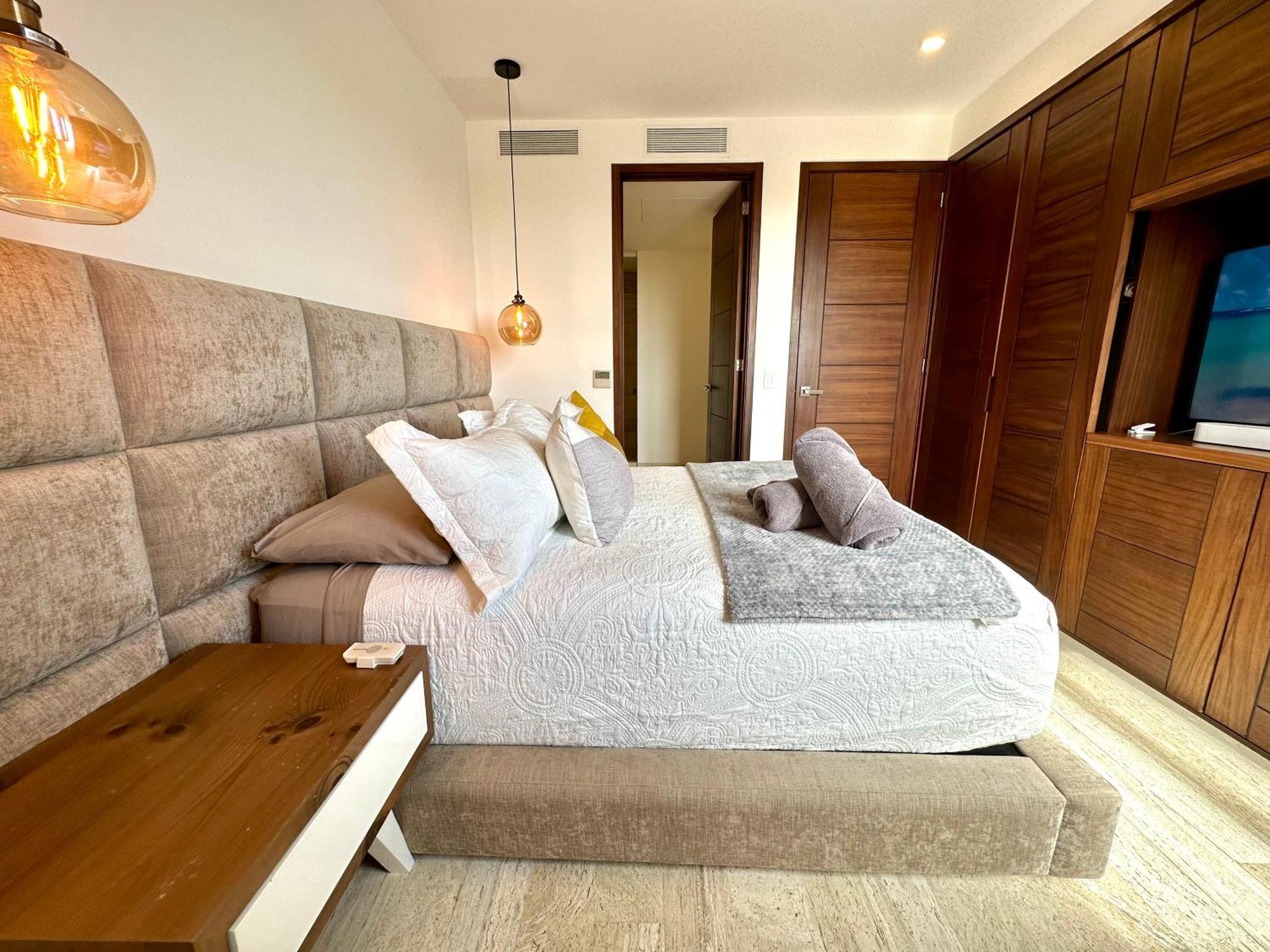 Apartment 3br Luxury Oceanfront W Pool, Gym & Views