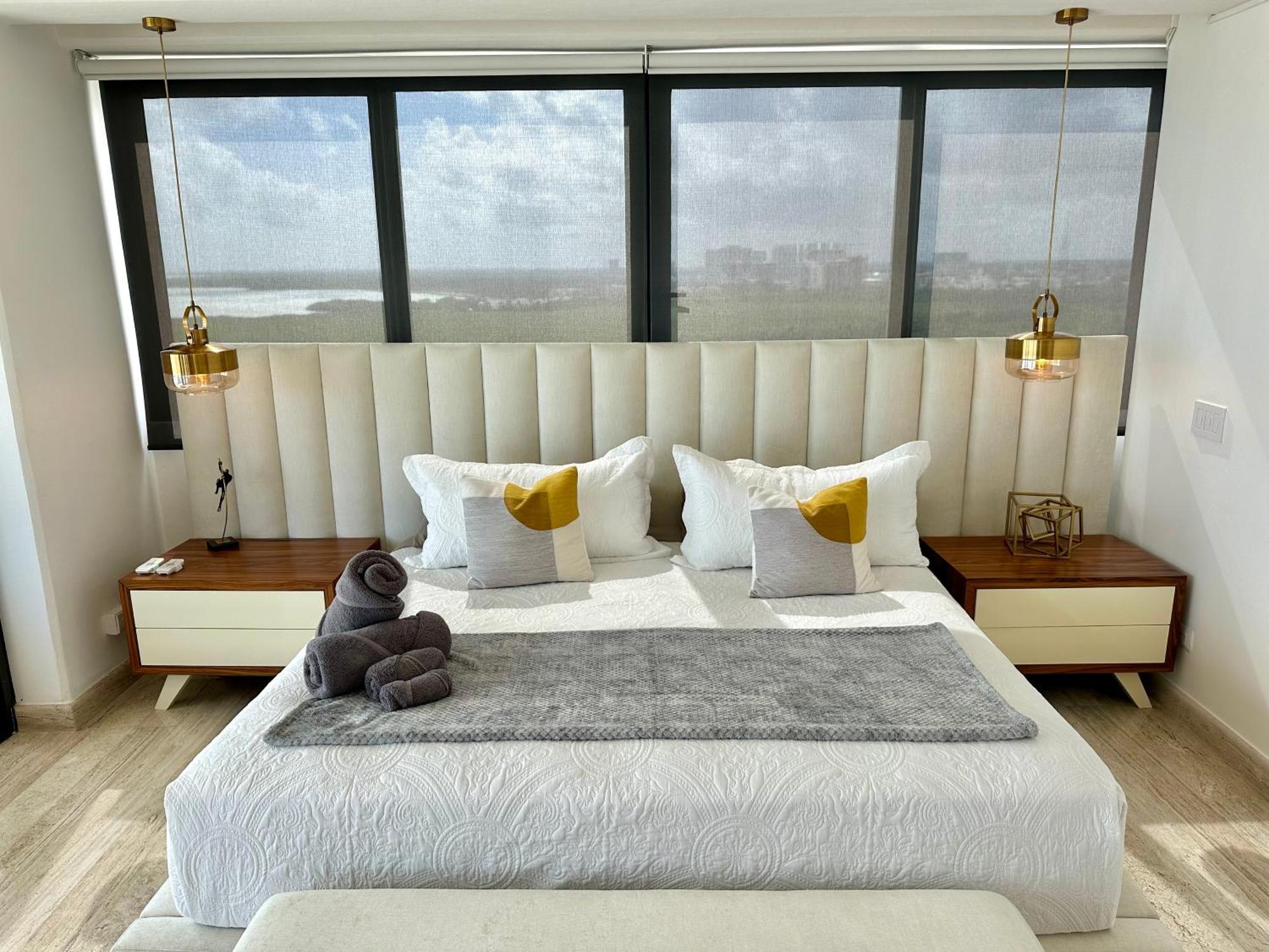3br Luxury Oceanfront W Pool, Gym & Views Cancun