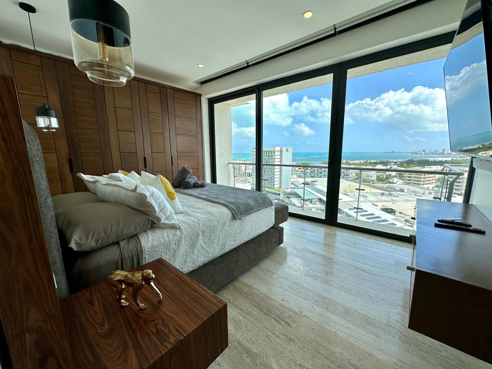 3br Luxury Oceanfront W Pool, Gym & Views Apartment *