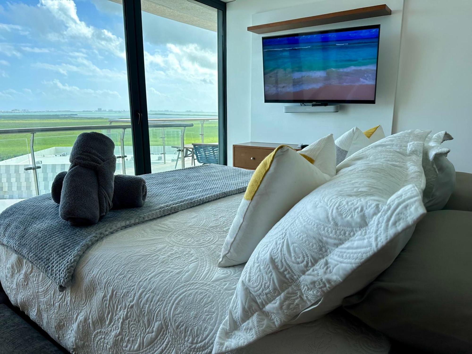 Apartment 3br Luxury Oceanfront W Pool, Gym & Views Cancun