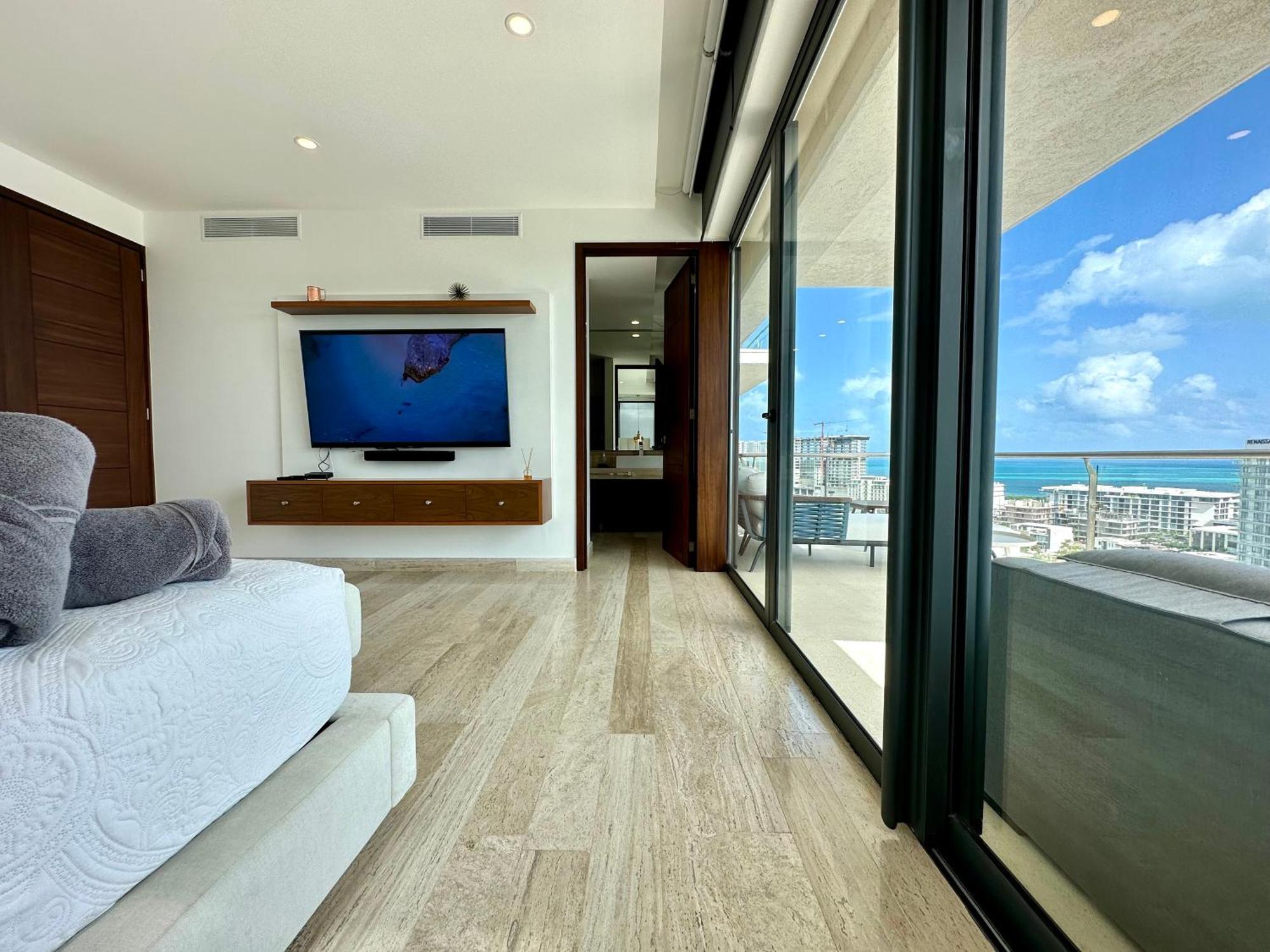 3br Luxury Oceanfront W Pool, Gym & Views Apartment *
