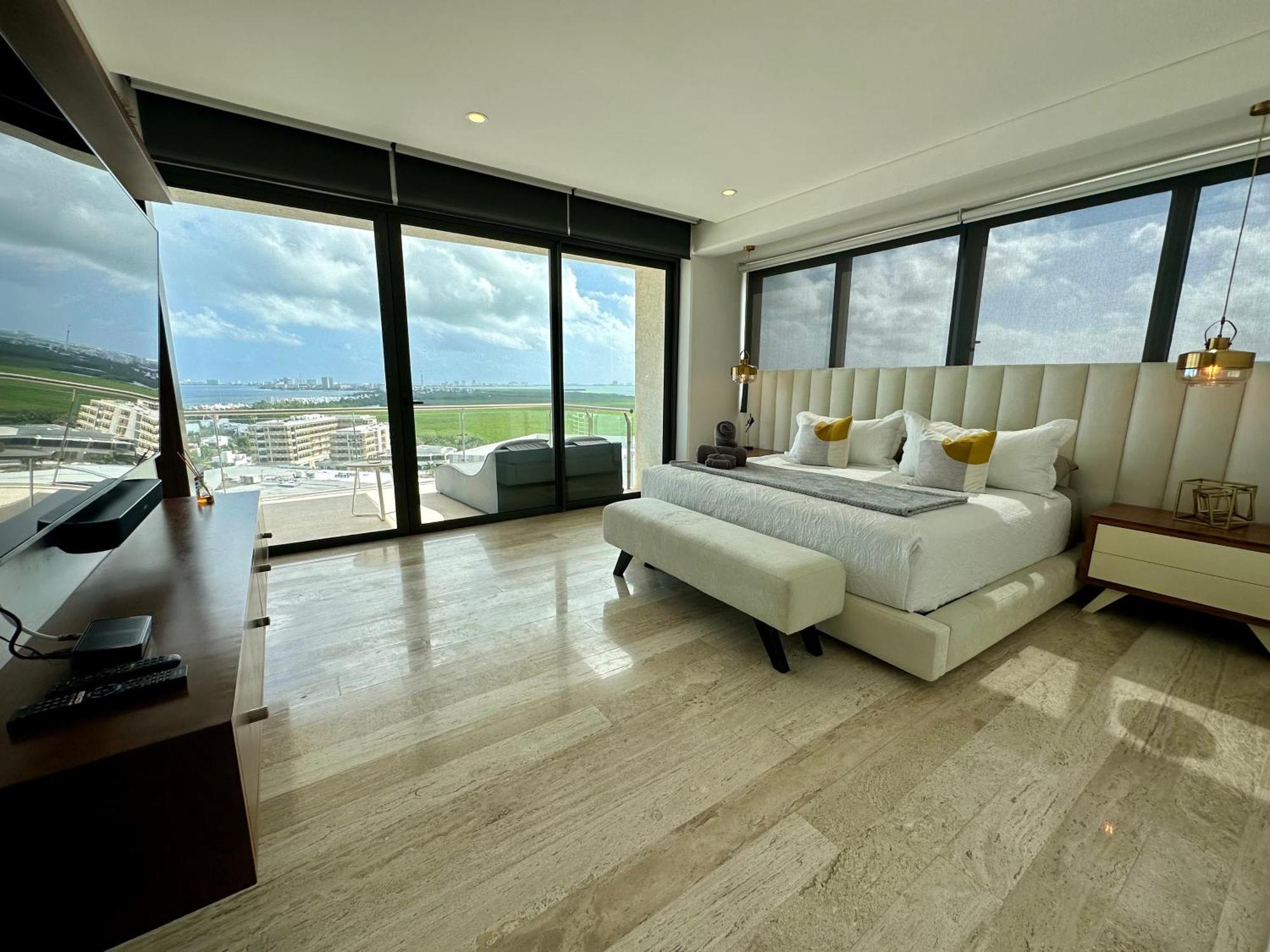 3br Luxury Oceanfront W Pool, Gym & Views