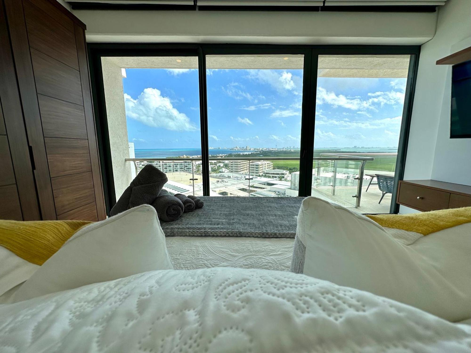 3br Luxury Oceanfront W Pool, Gym & Views Apartment *