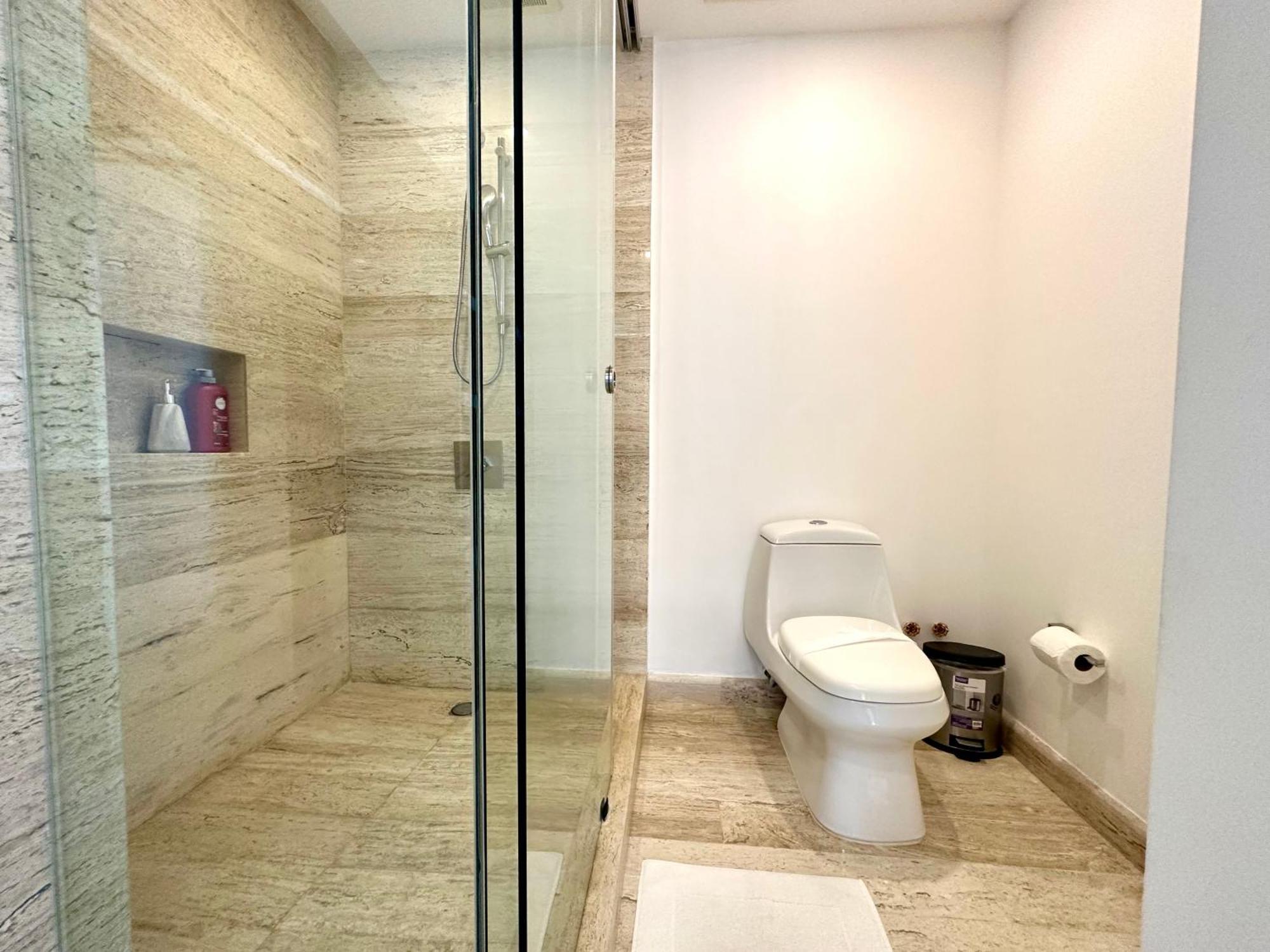 3br Luxury Oceanfront W Pool, Gym & Views Apartment