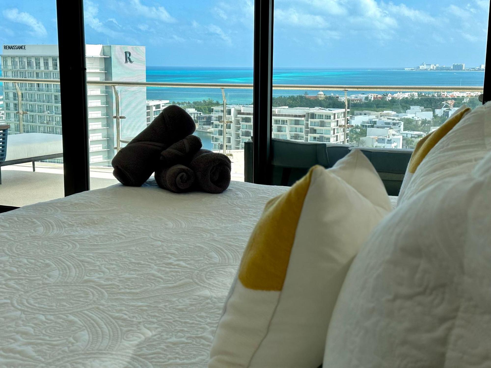 3br Luxury Oceanfront W Pool, Gym & Views *