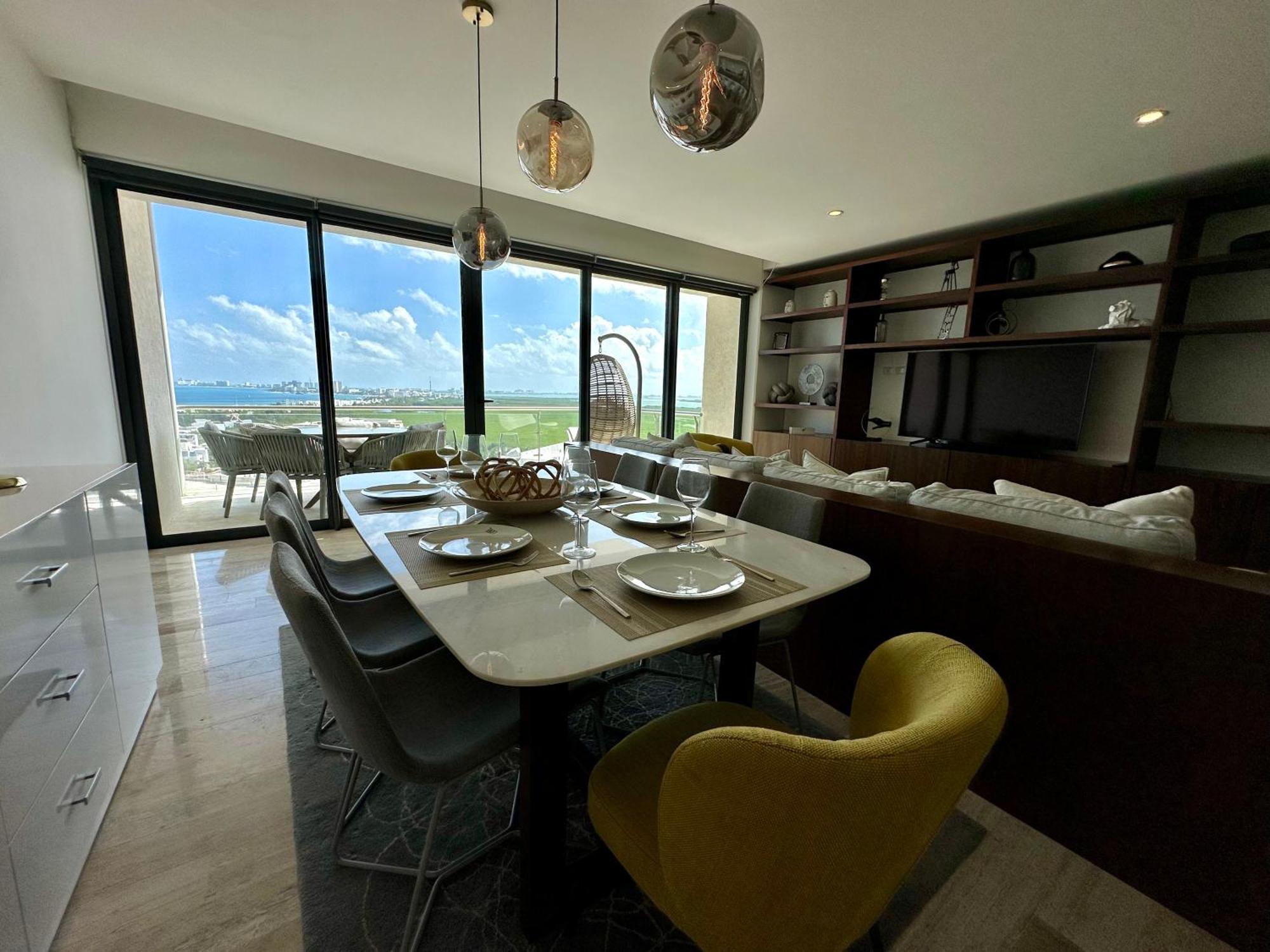 3br Luxury Oceanfront W Pool, Gym & Views Apartment