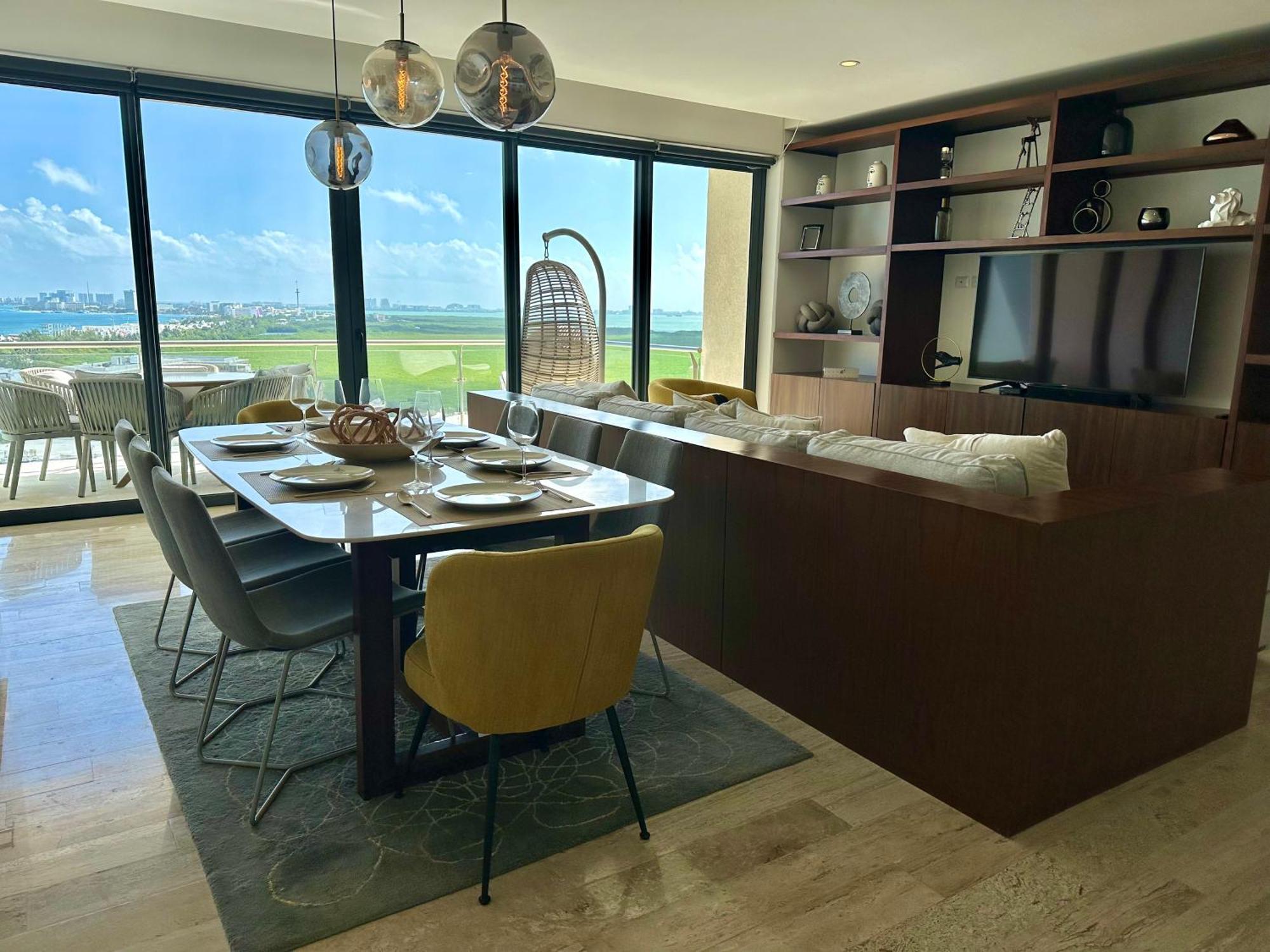 3br Luxury Oceanfront W Pool, Gym & Views Apartment
