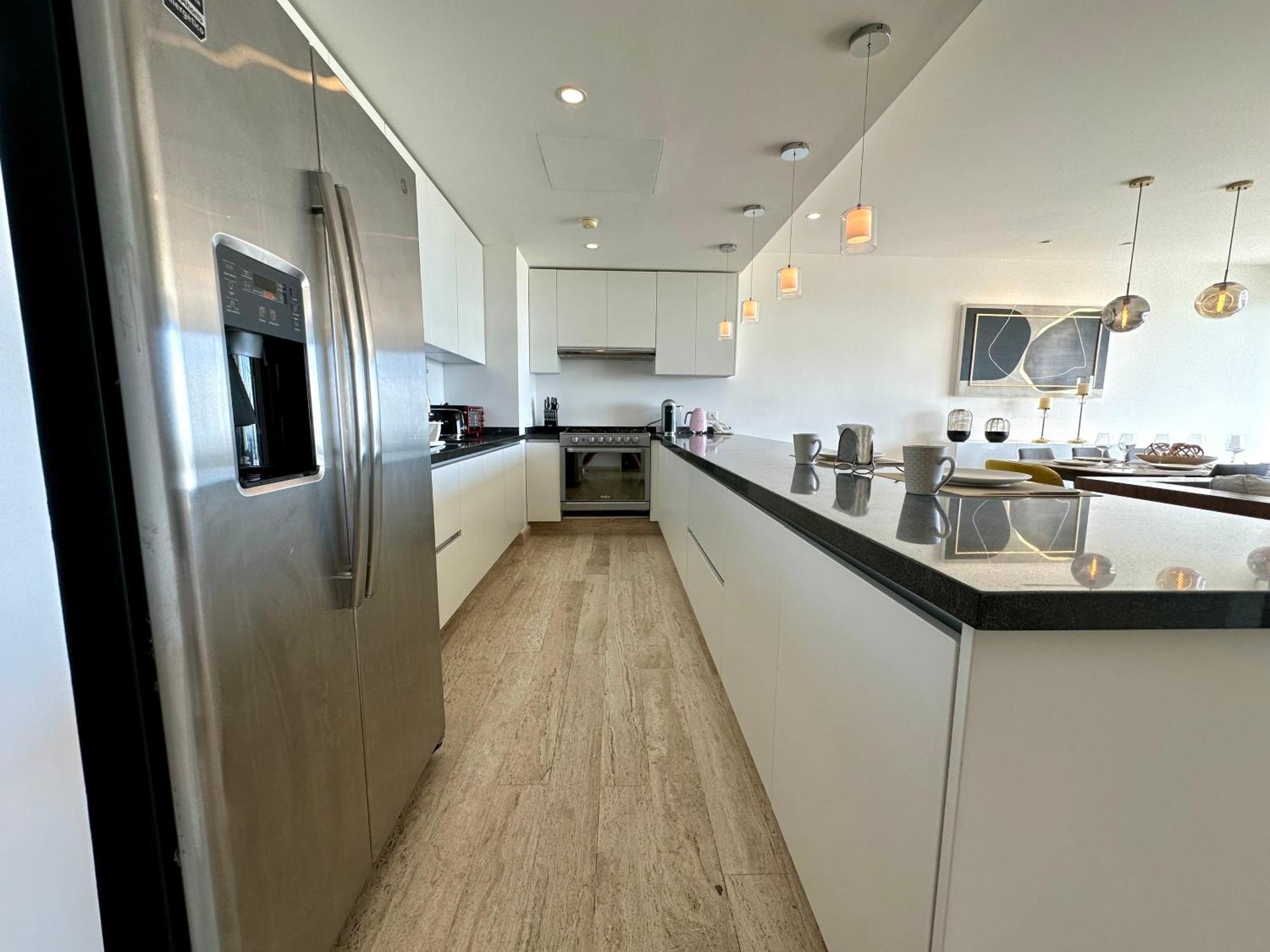3br Luxury Oceanfront W Pool, Gym & Views
