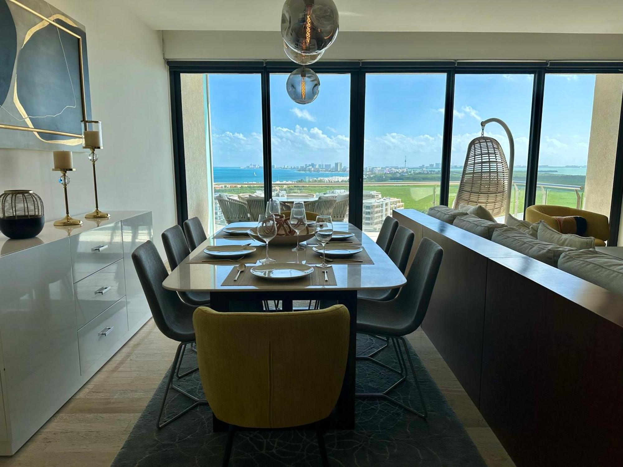 3br Luxury Oceanfront W Pool, Gym & Views Apartment *