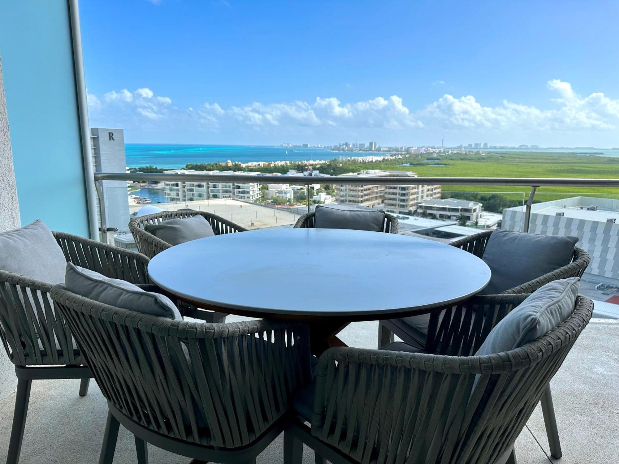 3br Luxury Oceanfront W Pool, Gym & Views *