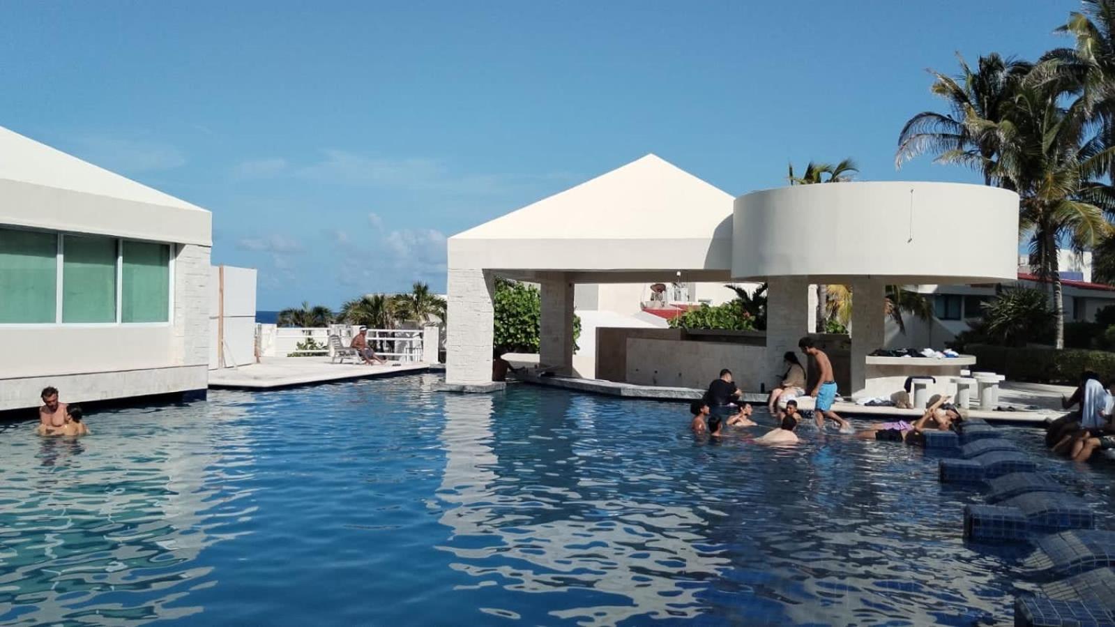 Beachaccess Hotelzone 3705 *