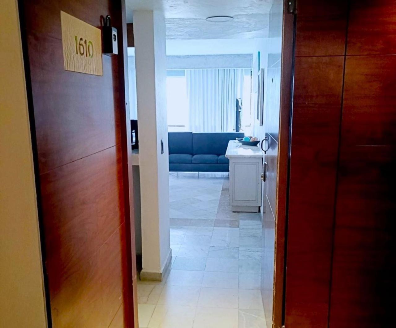 Zona Hotelera, Acceso A La Playa *
