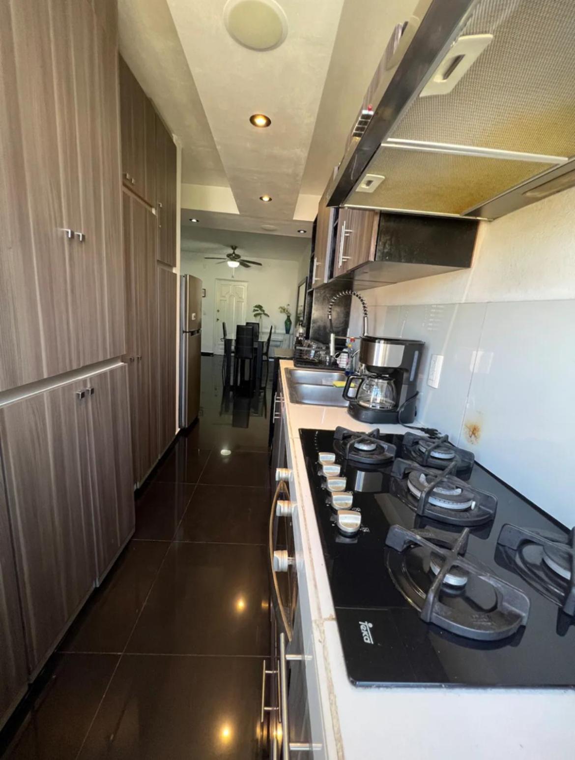 1 Min To Zone Pool Free Parking Apartment *