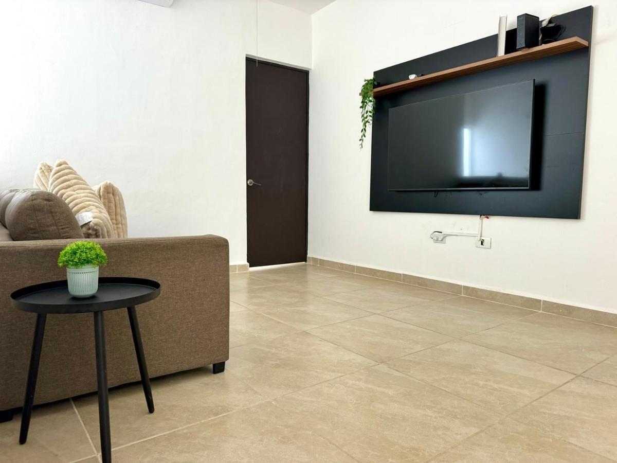 Holiday home 3br Centric House W/ Pool, Bbq And Great Amenities