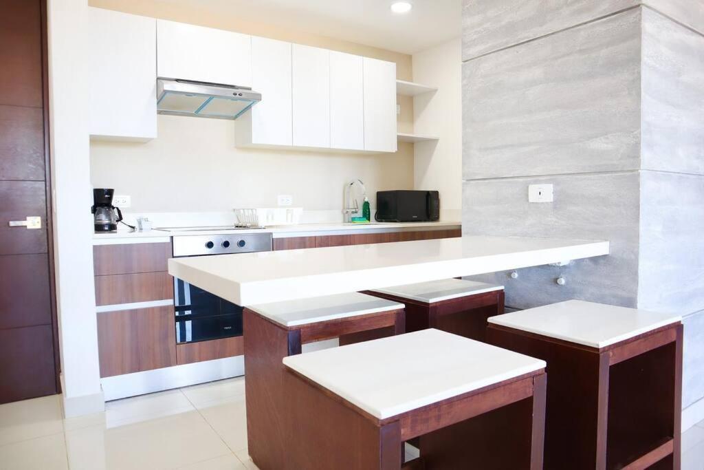 Apartment 1 Min Walking The Beach, Amazing Rooftop,brandnew Cancun