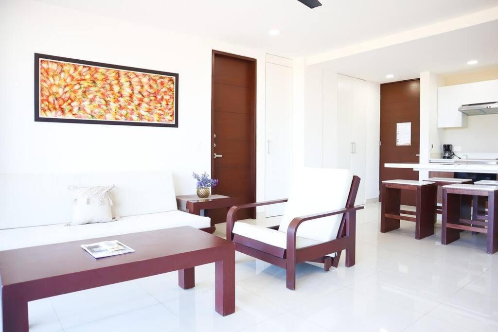 Apartment 1 Min Walking The Beach, Amazing Rooftop,brandnew *