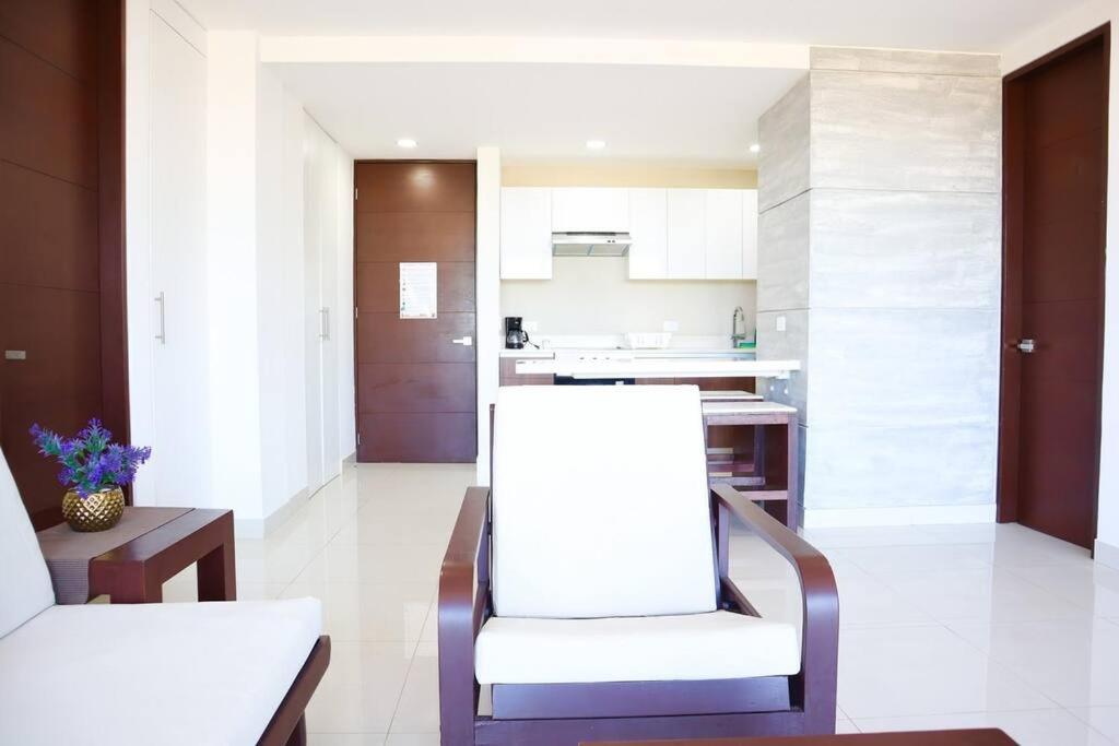 Apartment 1 Min Walking The Beach, Amazing Rooftop,brandnew Cancun