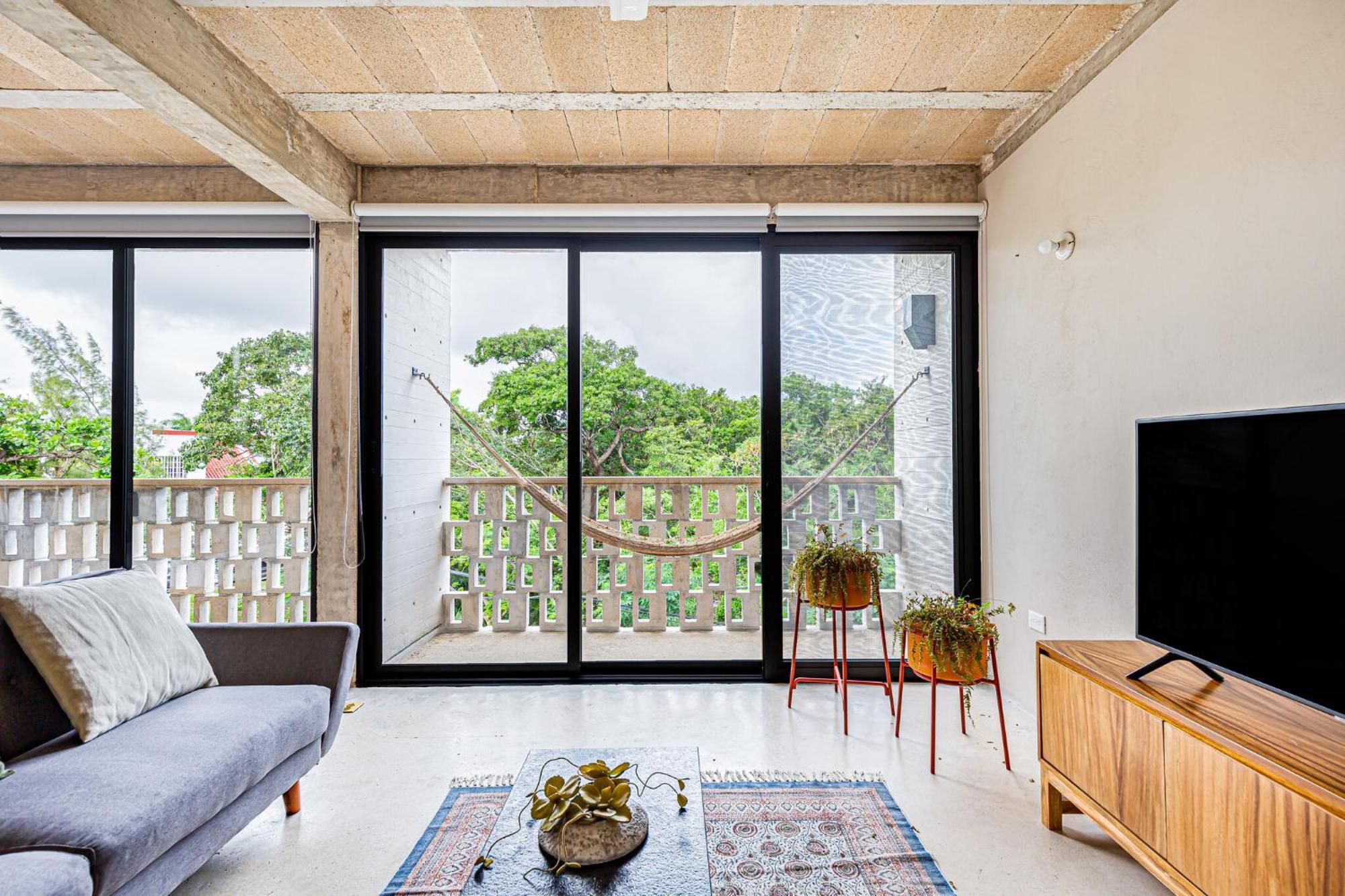 Spacious Large Loft With Pool Apartment