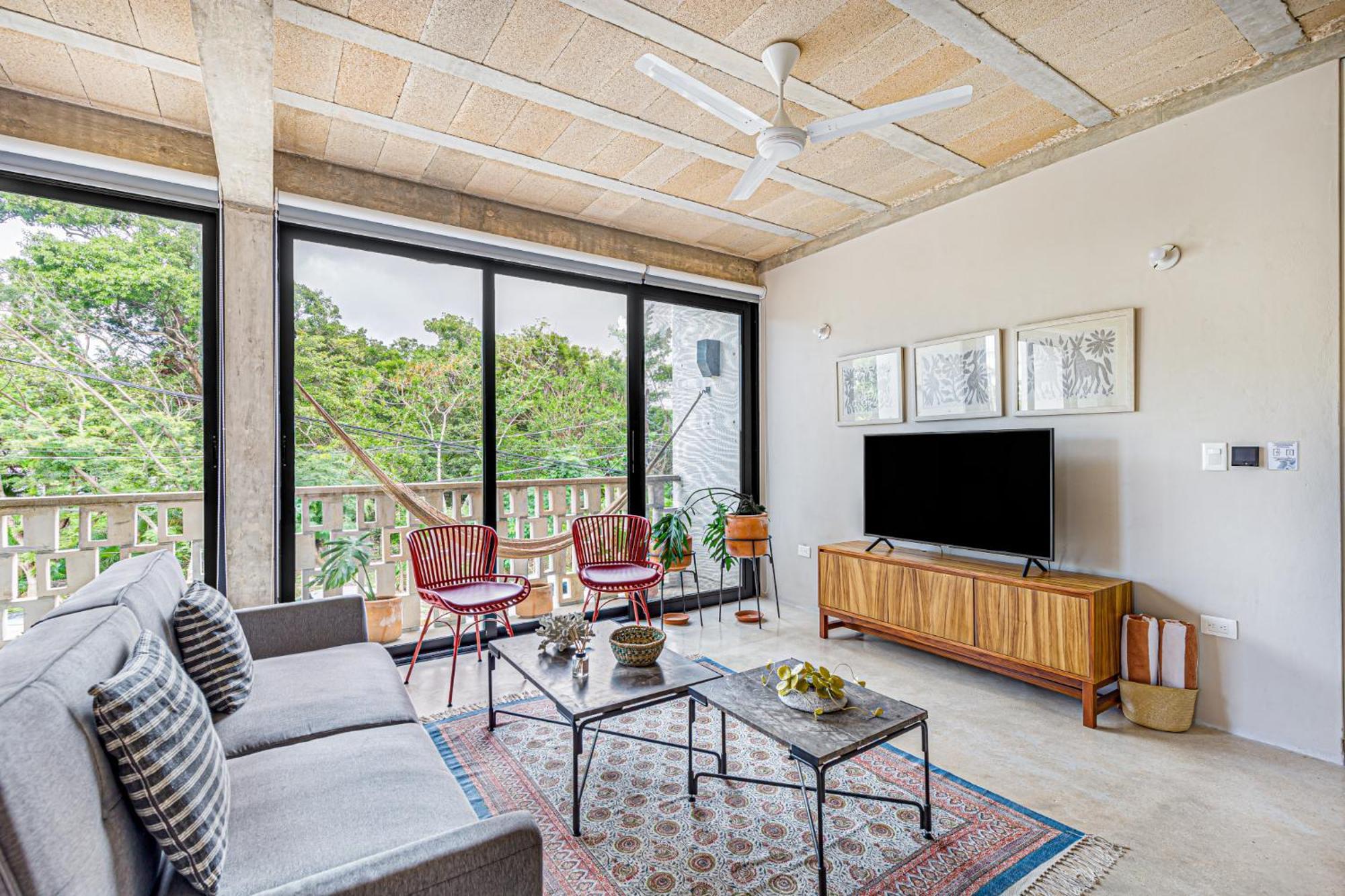Spacious Large Loft With Pool Apartment