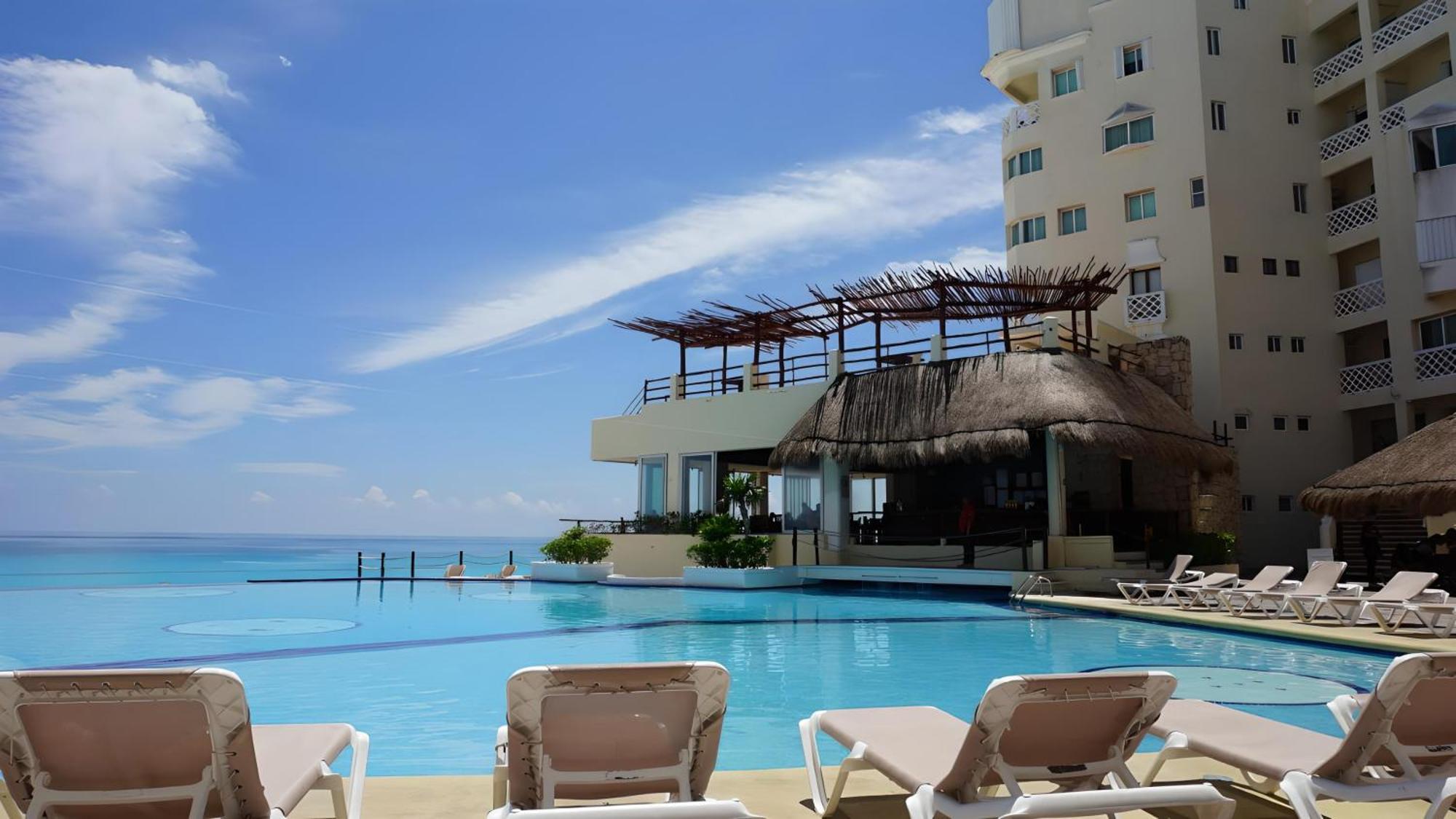 Plaza By Andiani Travel Apartment