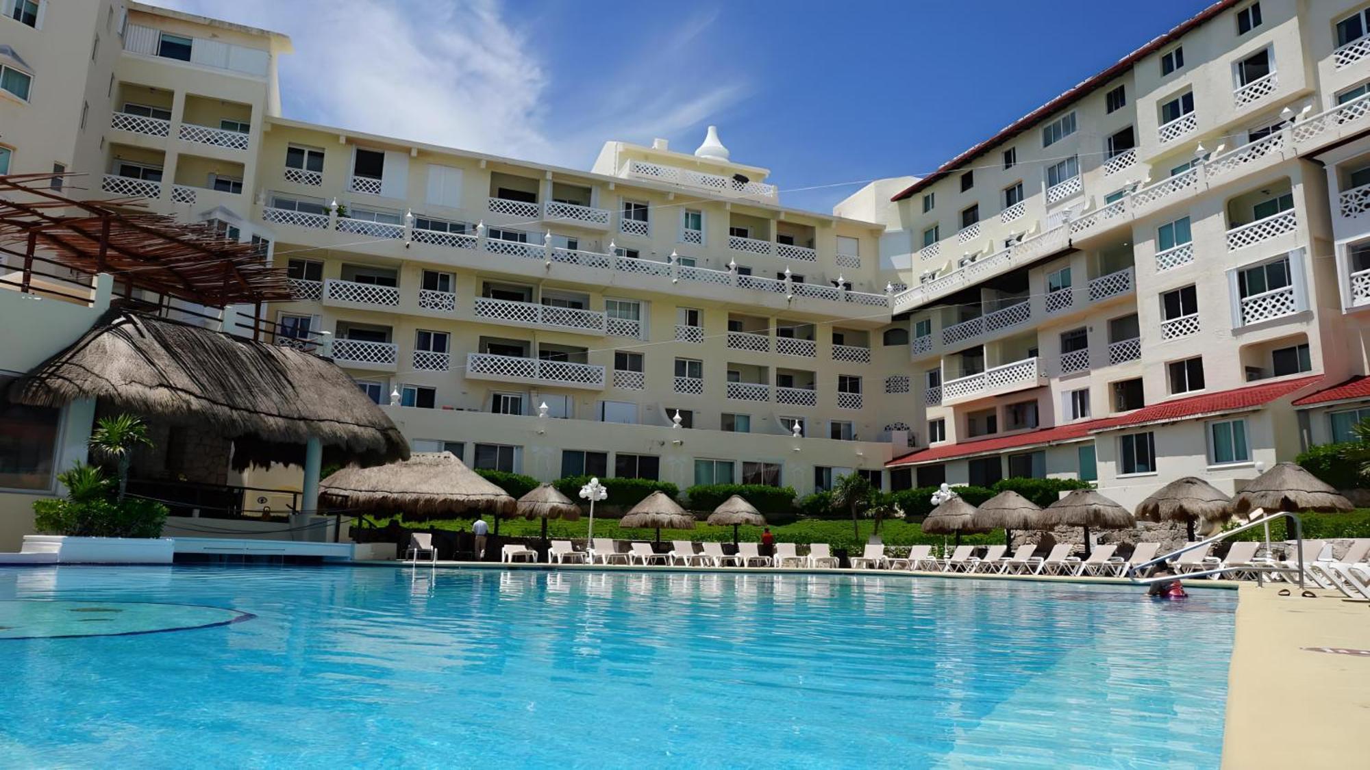 Plaza By Andiani Travel Apartment
