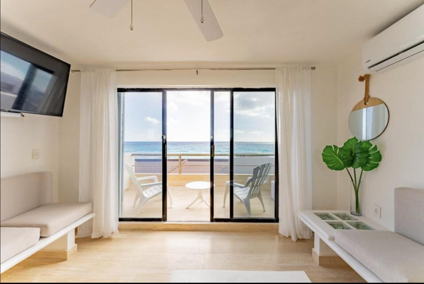 Beachfront In Zone Apartment Cancún