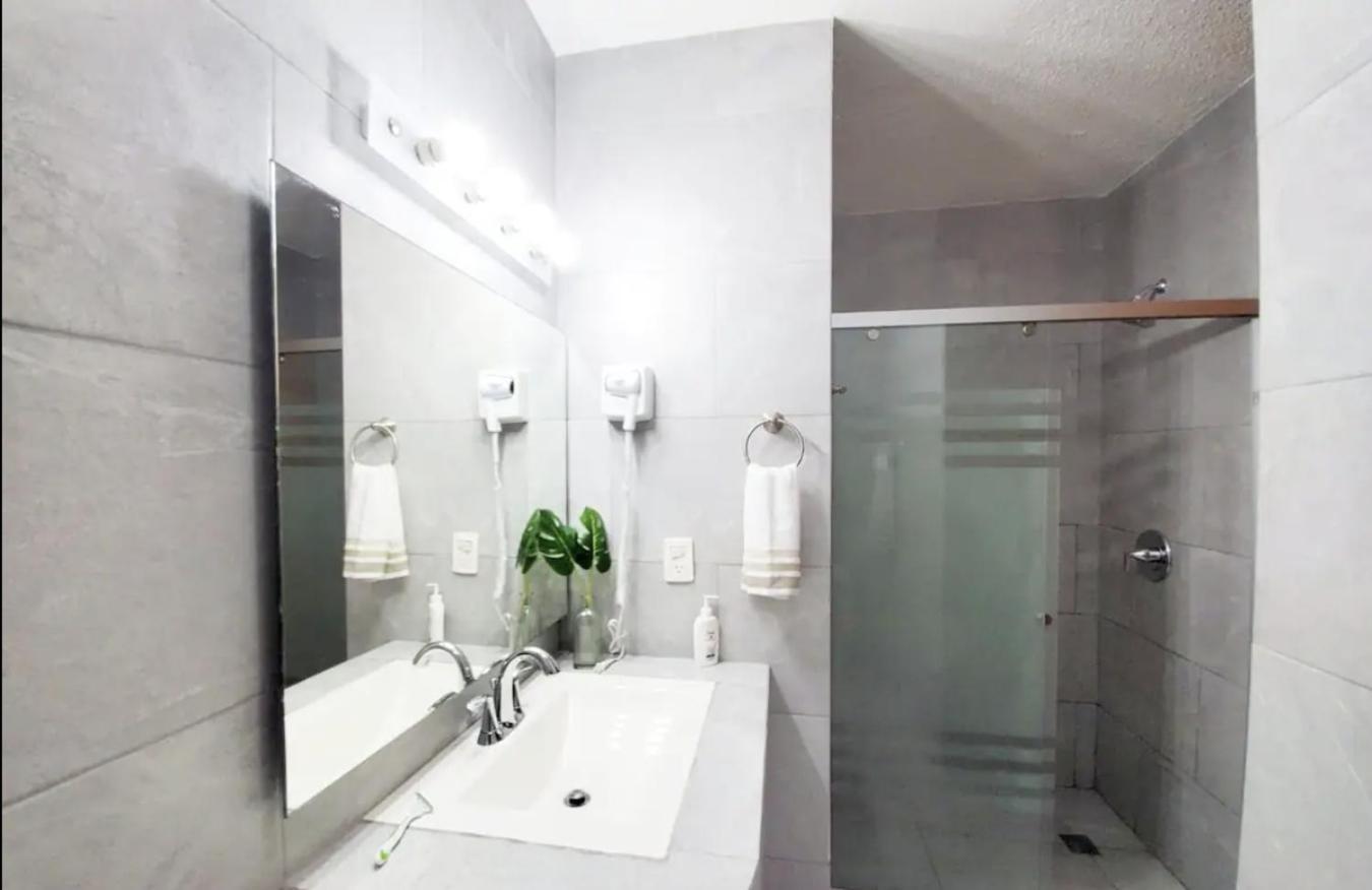 Beachfront In Zone Apartment Cancún