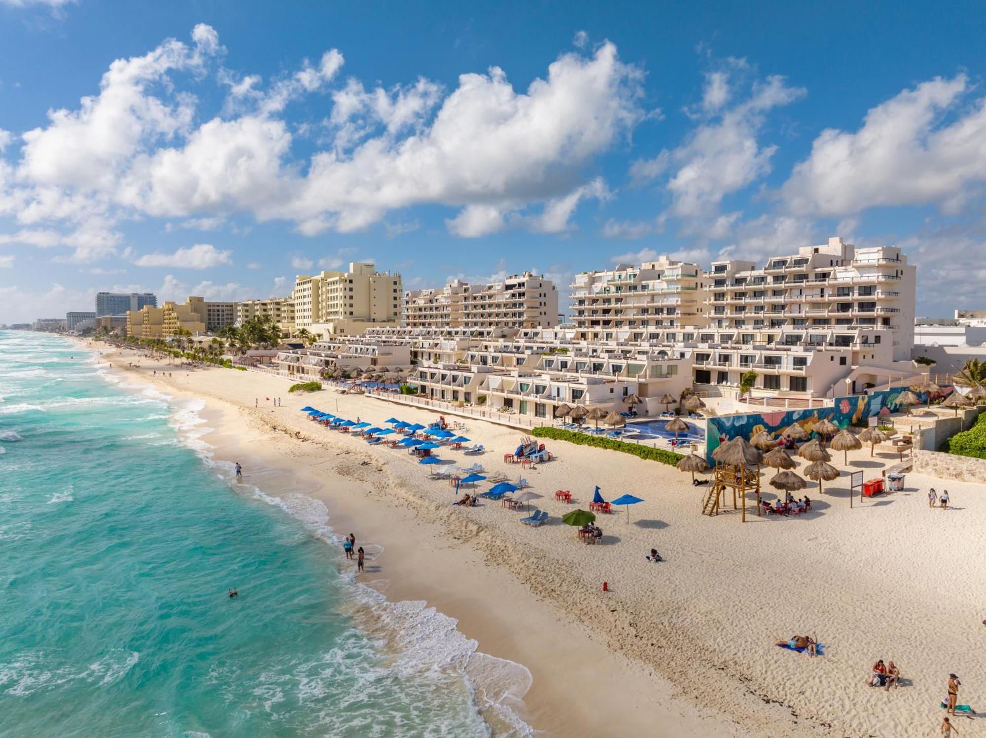 Beachfront In Zone Apartment Cancún