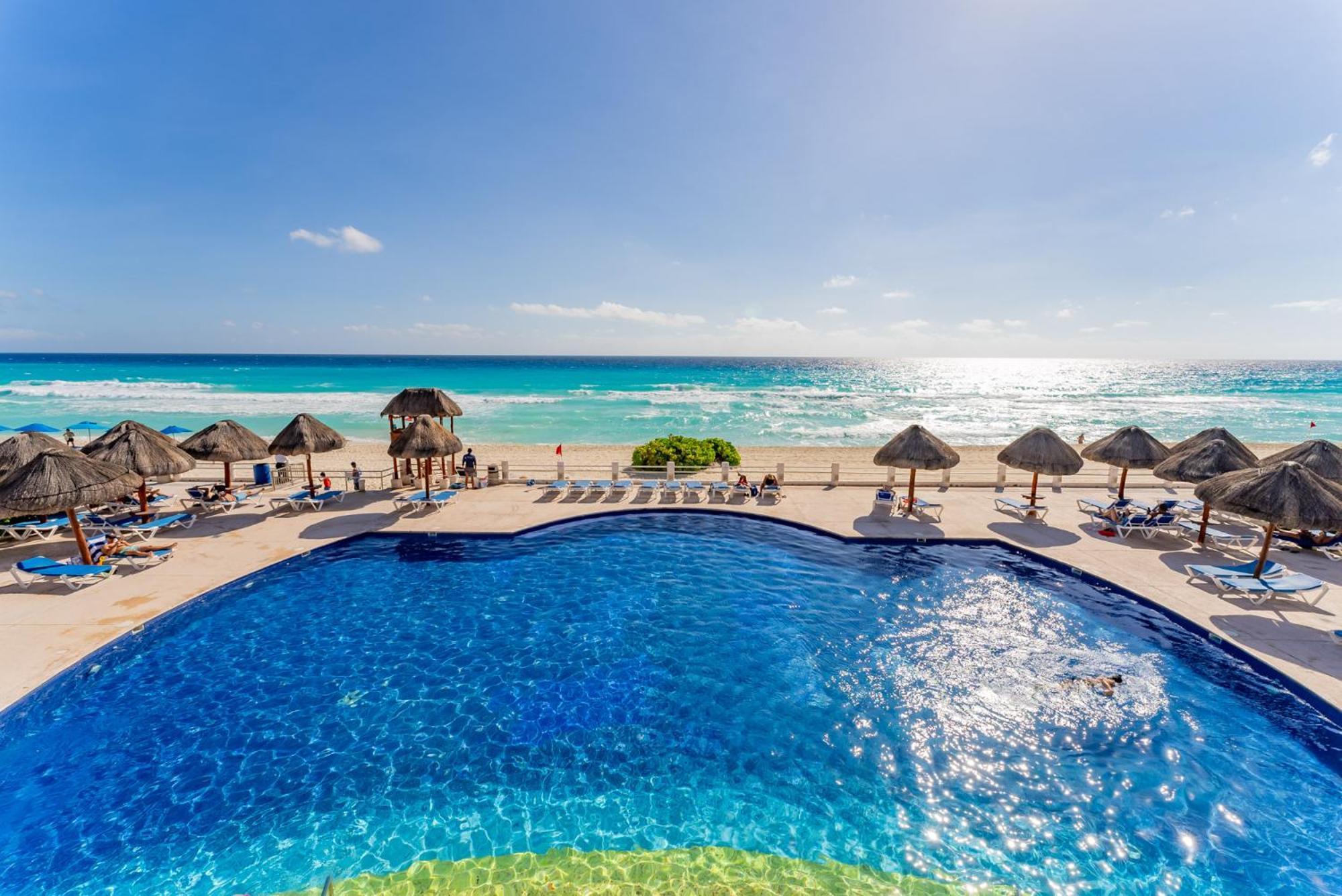 Beachfront In Zone Apartment Cancún