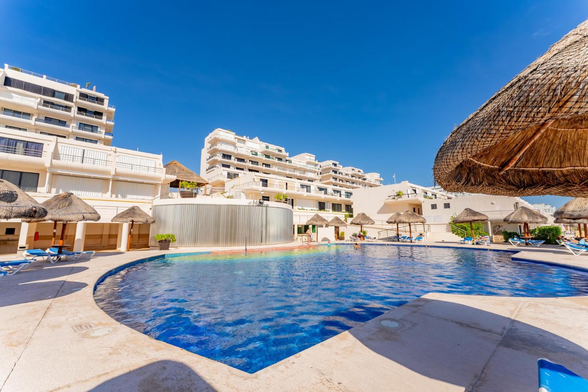 Beachfront In Zone Apartment Cancún