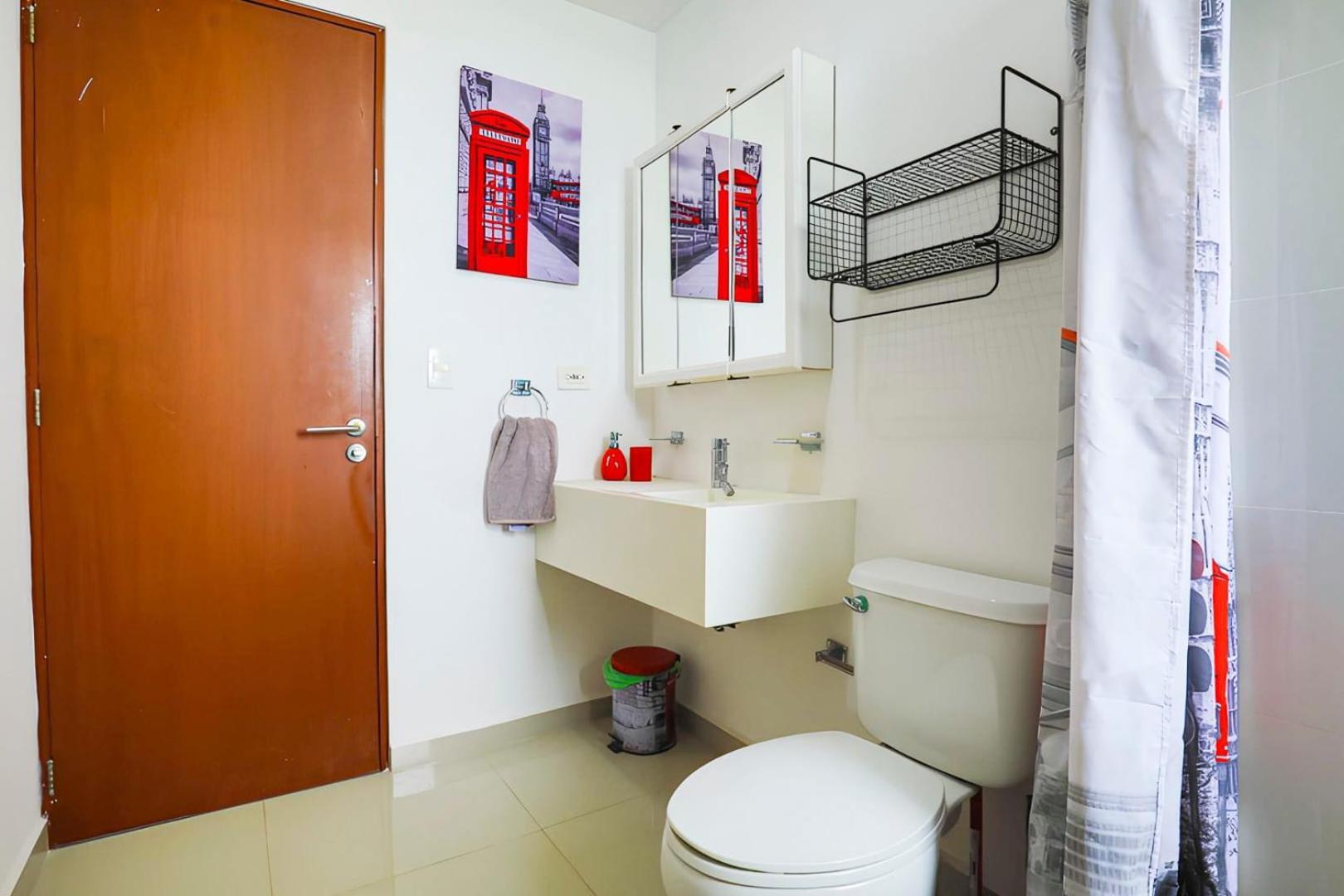 Spacious With Gym & Pool *