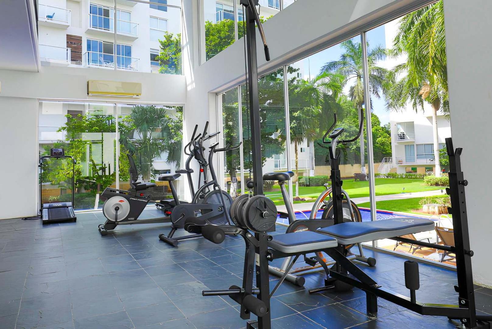 Spacious With Gym & Pool *