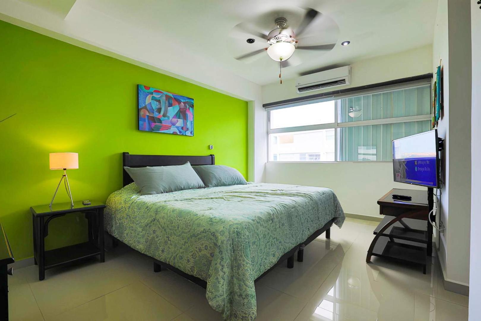 Spacious With Gym & Pool *