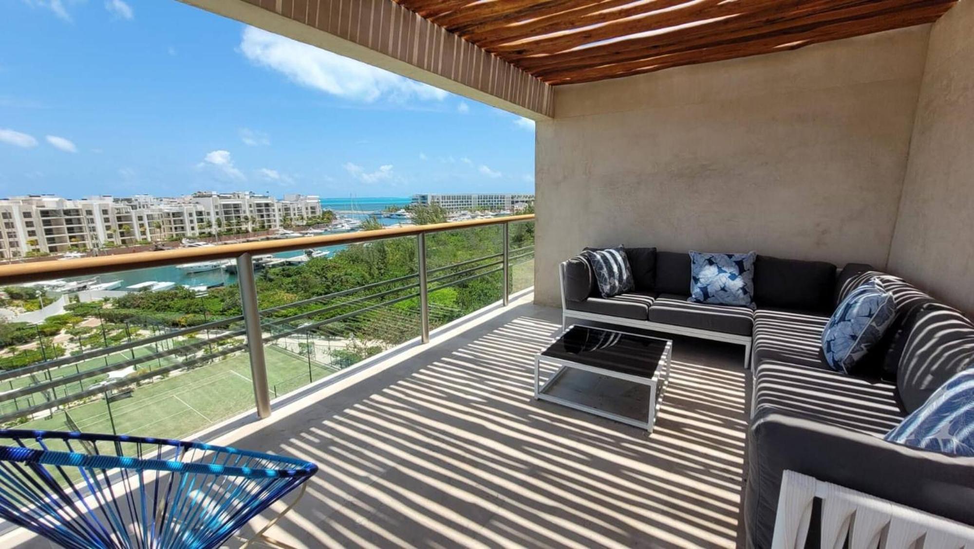 La Amada Luxury Front * Cancun