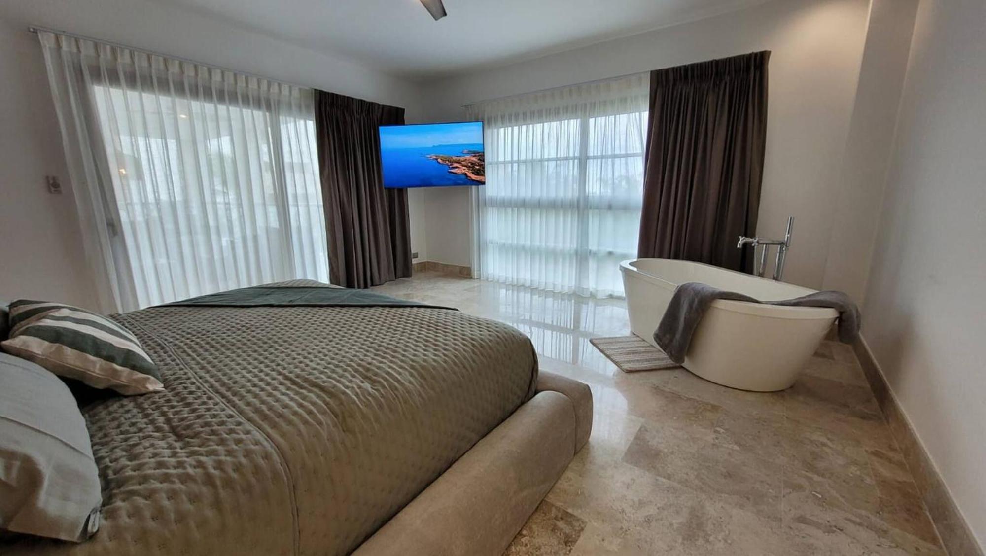 La Amada Luxury Front * Cancun